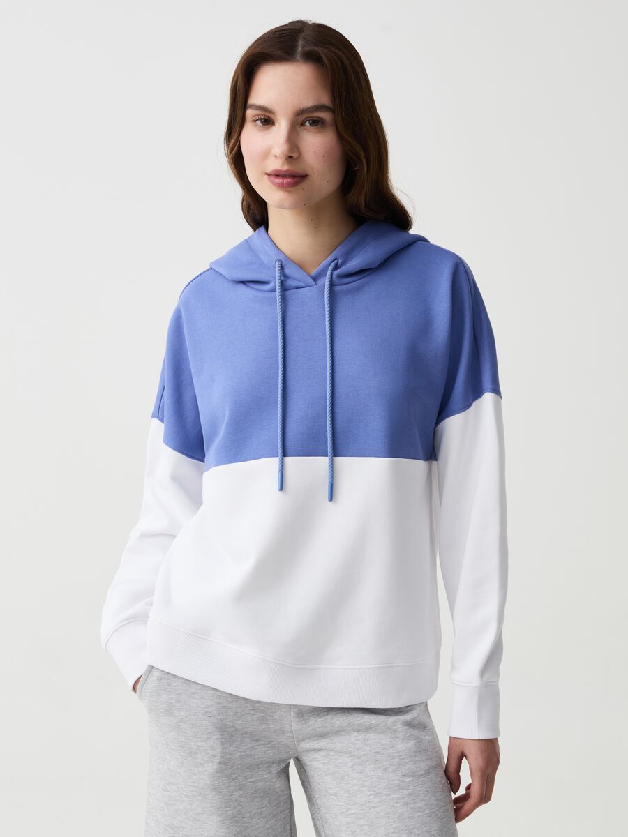 Essential two-tone oversized sweatshirt with hood_0