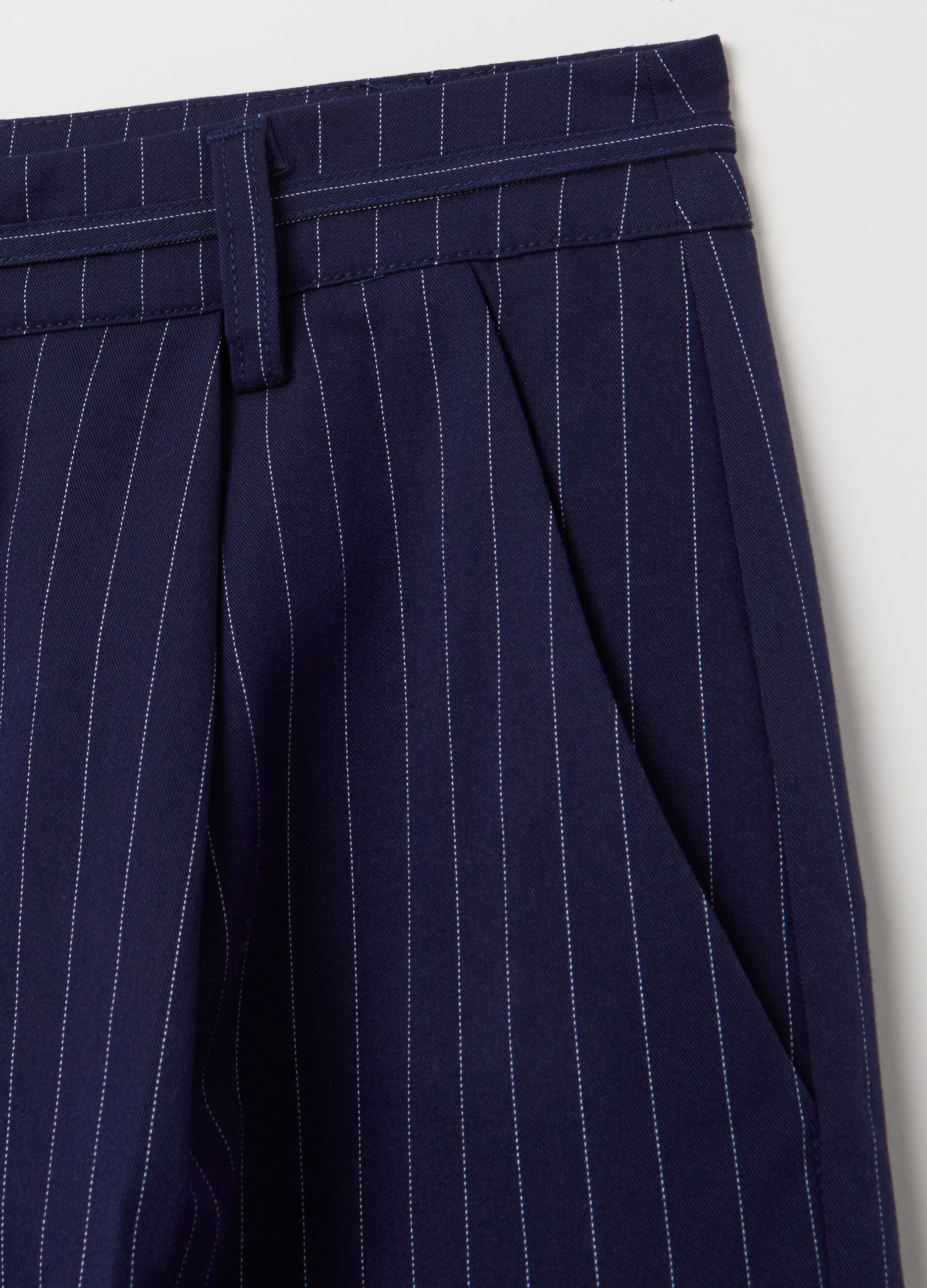 Pantalone gessato a gamba larga blu con cintura