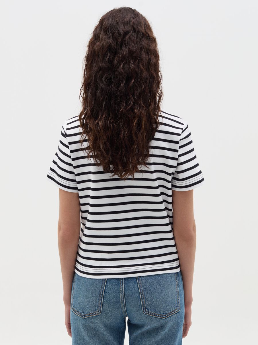 T-shirt with horizontal stripes_3
