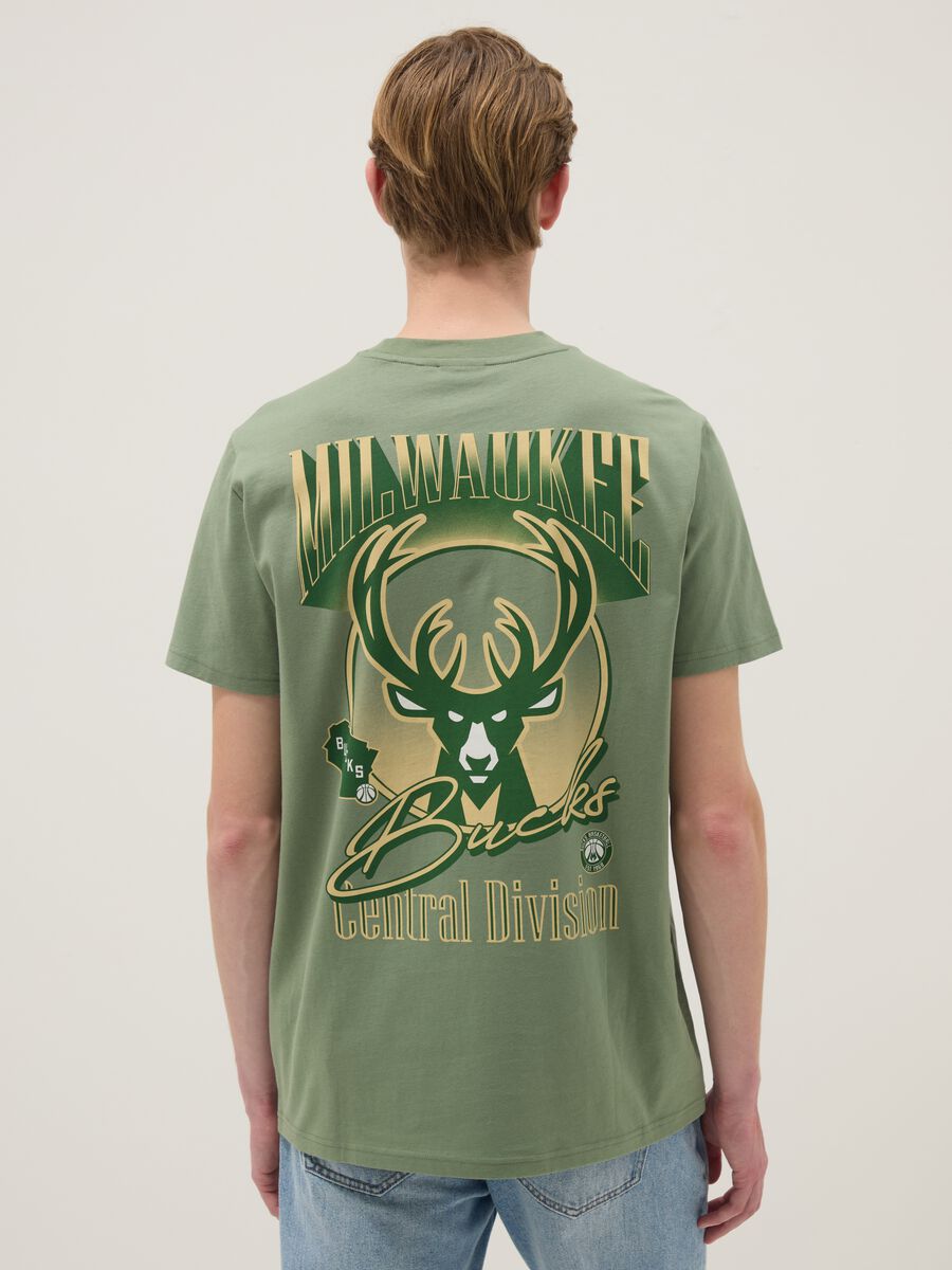 T-shirt in puro cotone verde regular fit con stampa Milwaukee Bucks_3