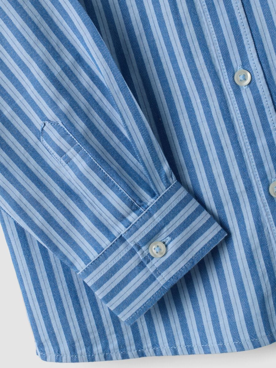 Camicia azzurra a righe in puro cotone regular fit per bambino_2