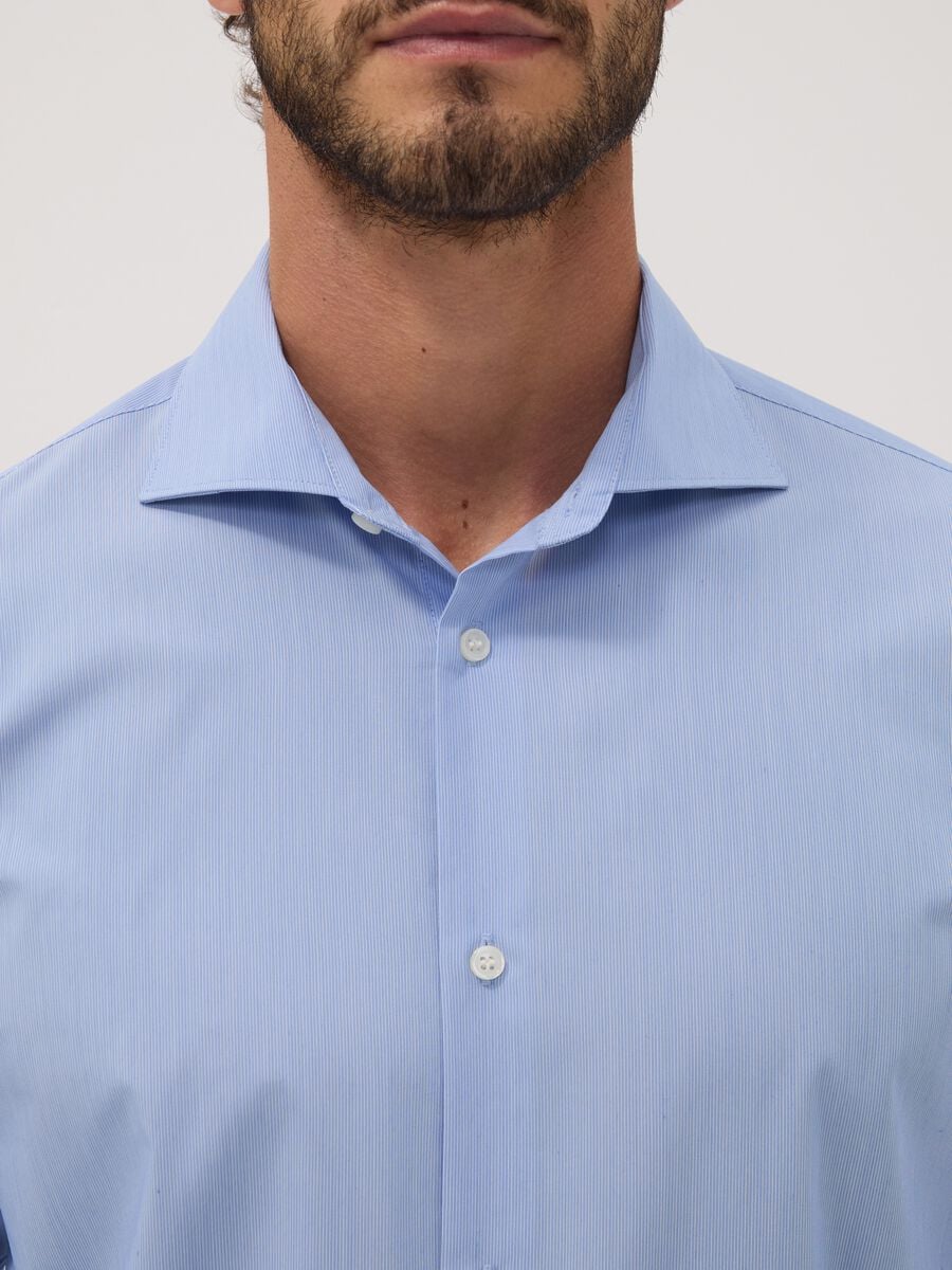 Camicia azzurra e bianca in misto lyocell easy iron regular fit_1