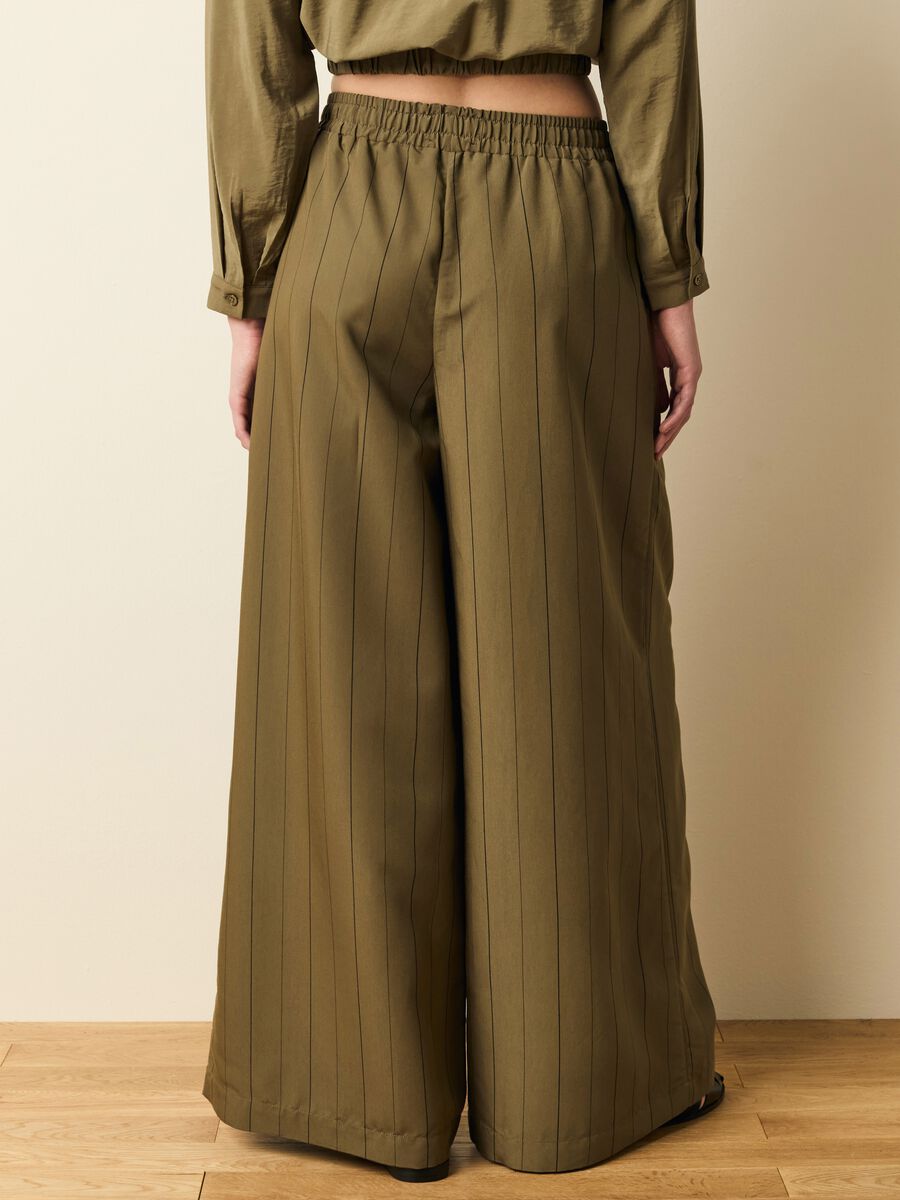 Wide-leg pinstriped trousers with darts_3