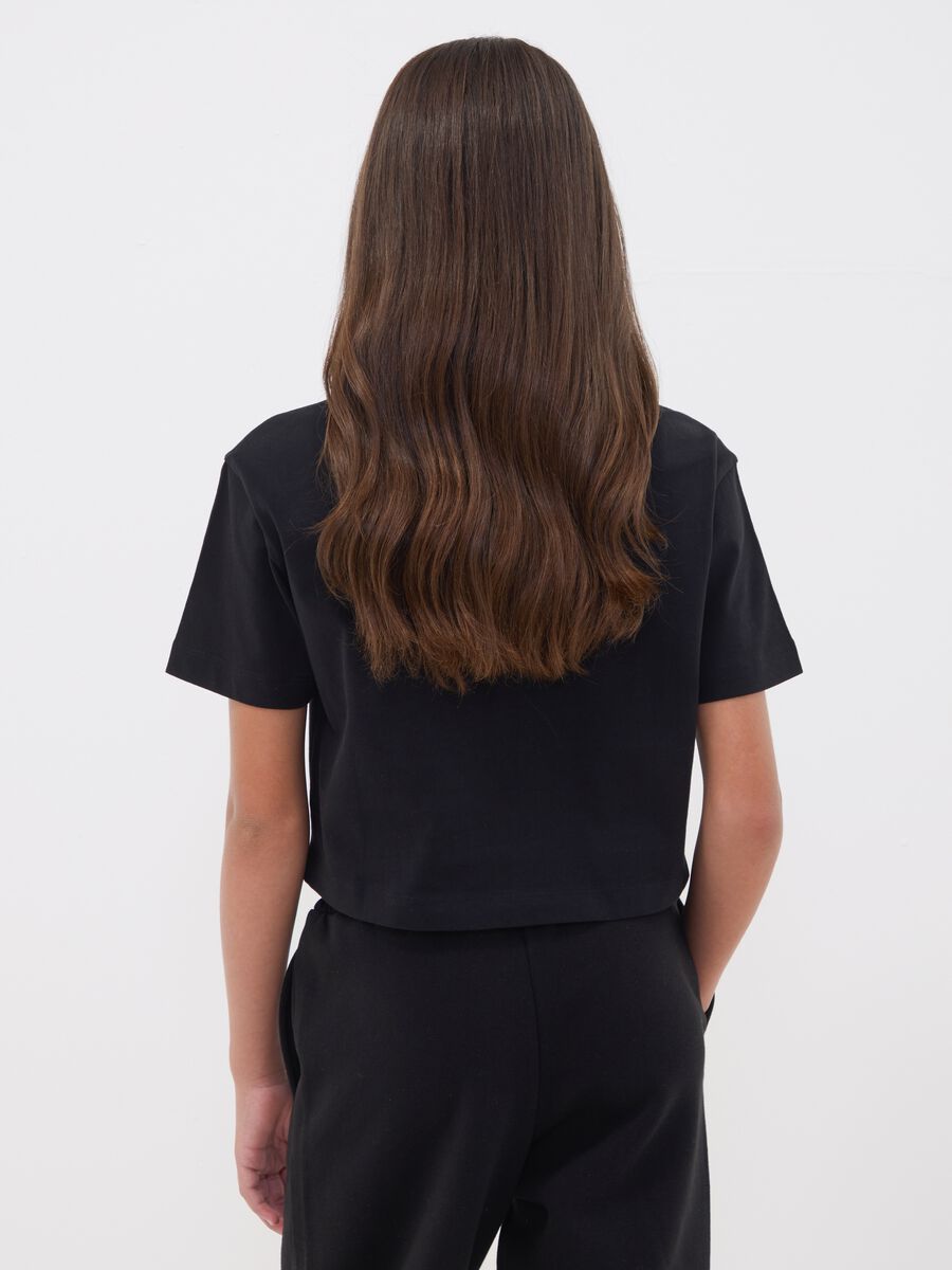 Girls&rsquo; cropped black pure cotton T-shirt with embellished stars_2