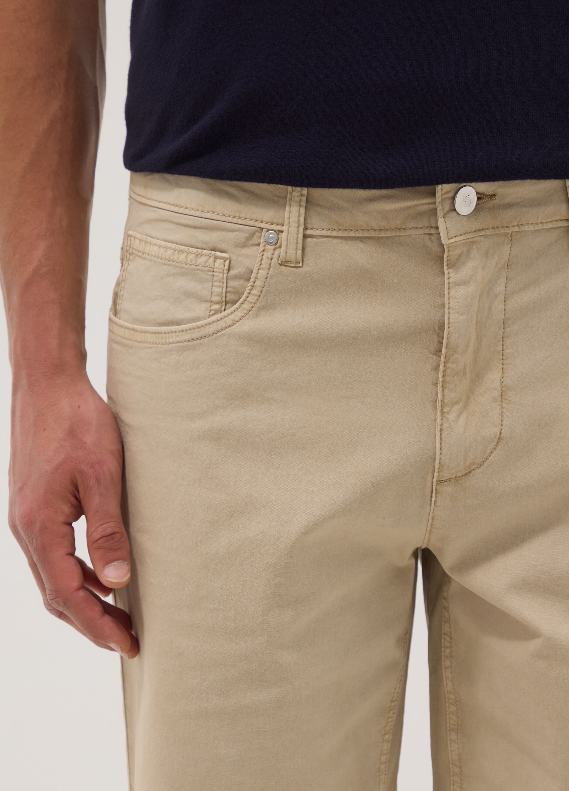 Bermuda beige in cotone elasticizzato a cinque tasche