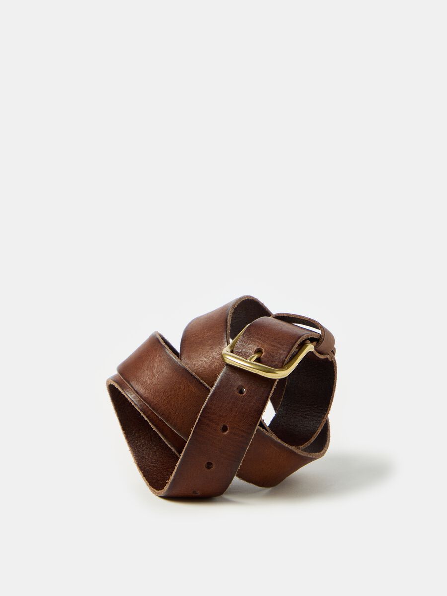 Leather belt with rounded buckle_1