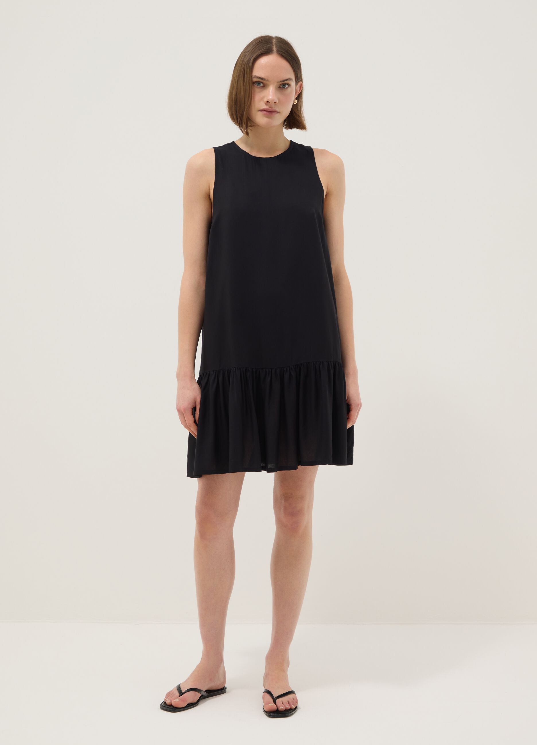 Sleeveless pure viscose black dress, regular fit