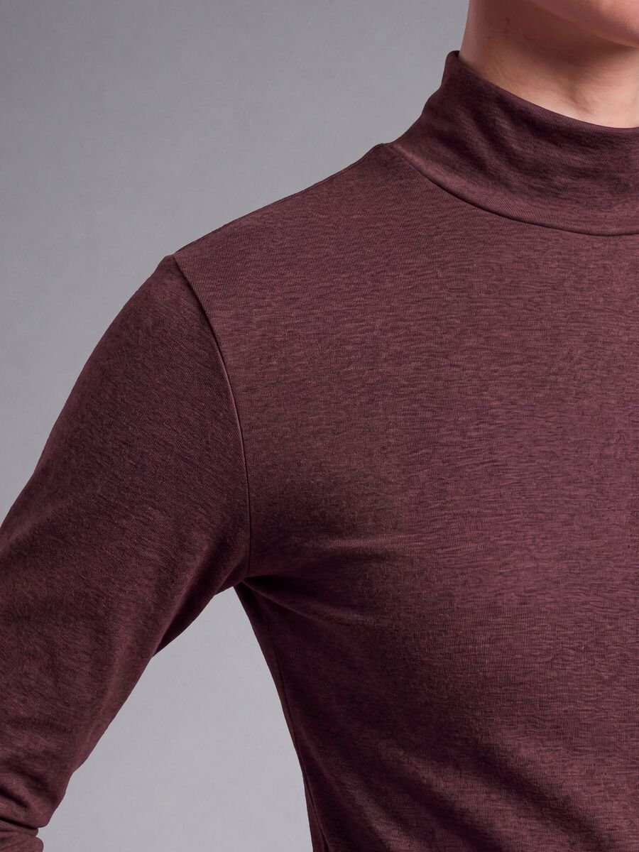 T-shirt viola crop in tessuto elasticizzato con collo rialzato_4