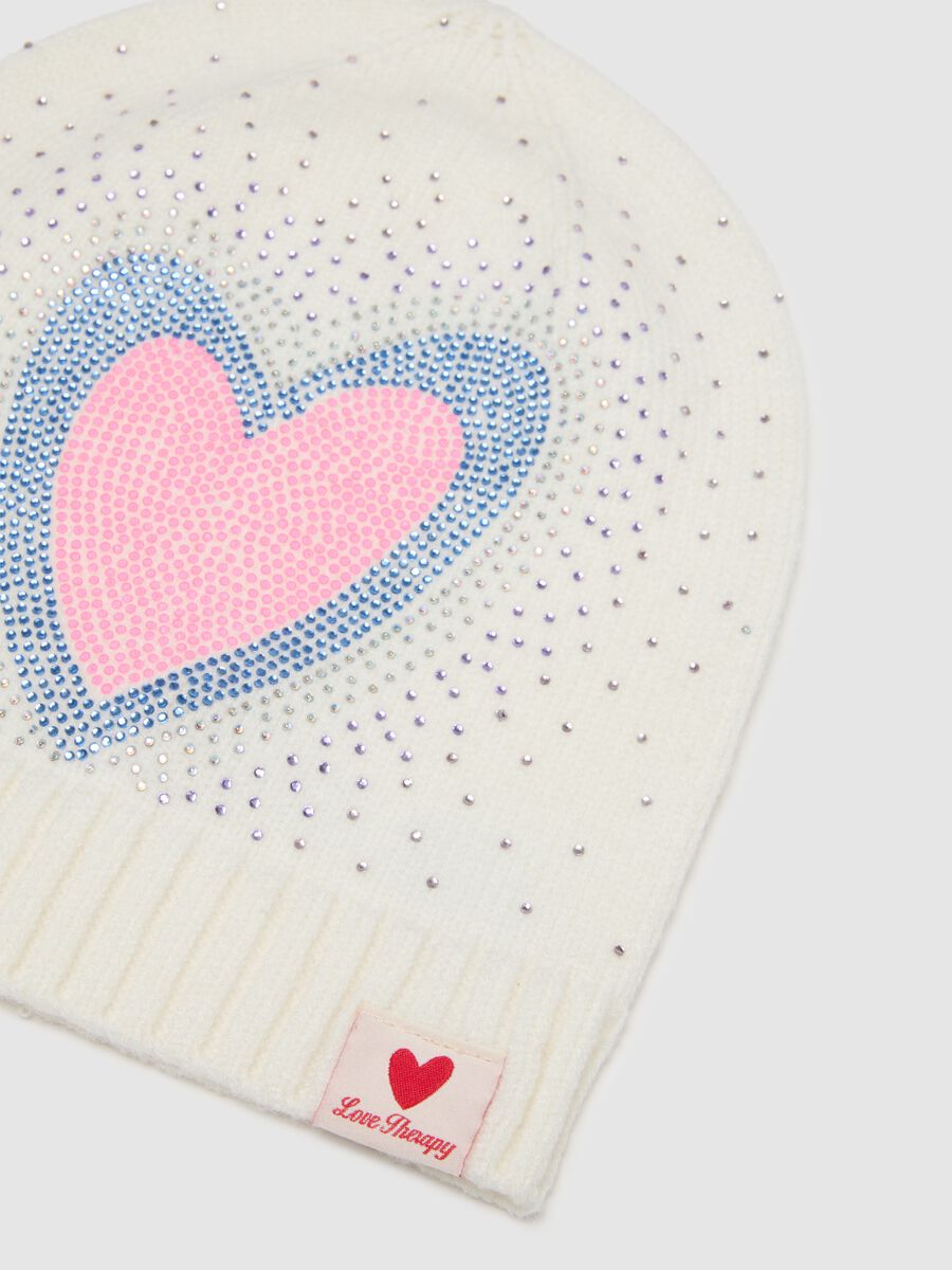 White girl's hat with rhinestone heart detail_2
