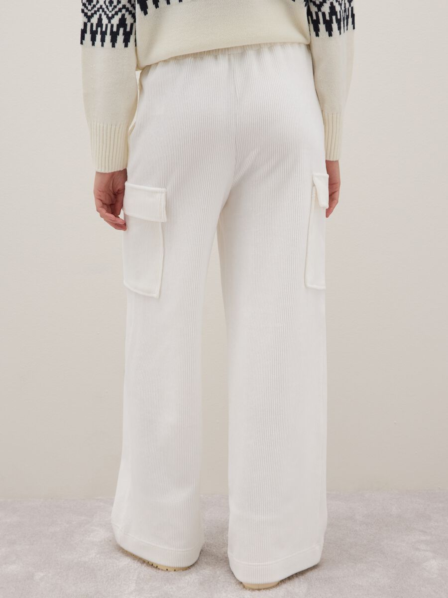White cotton blend wide leg cargo trousers_2