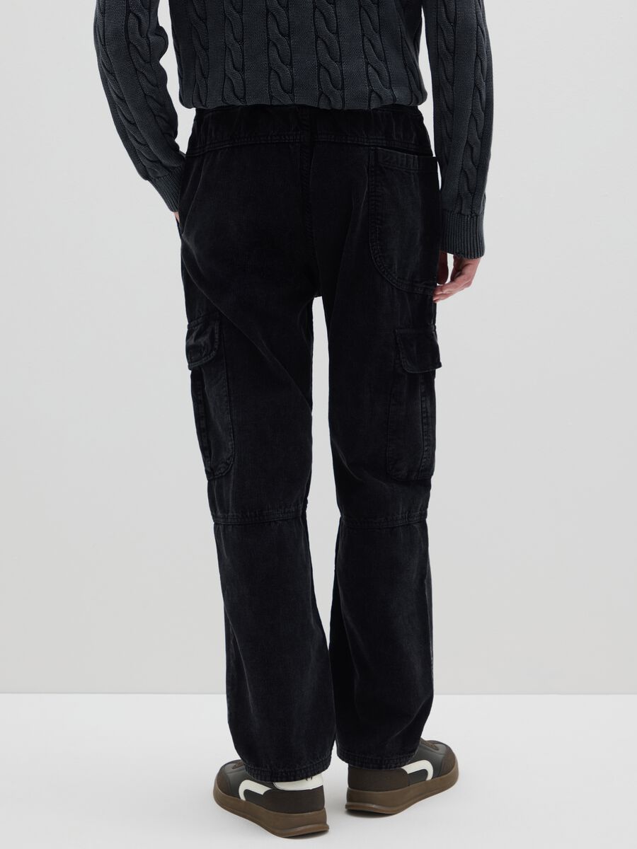 Pantaloni cargo in puro cotone neri regular fit_3