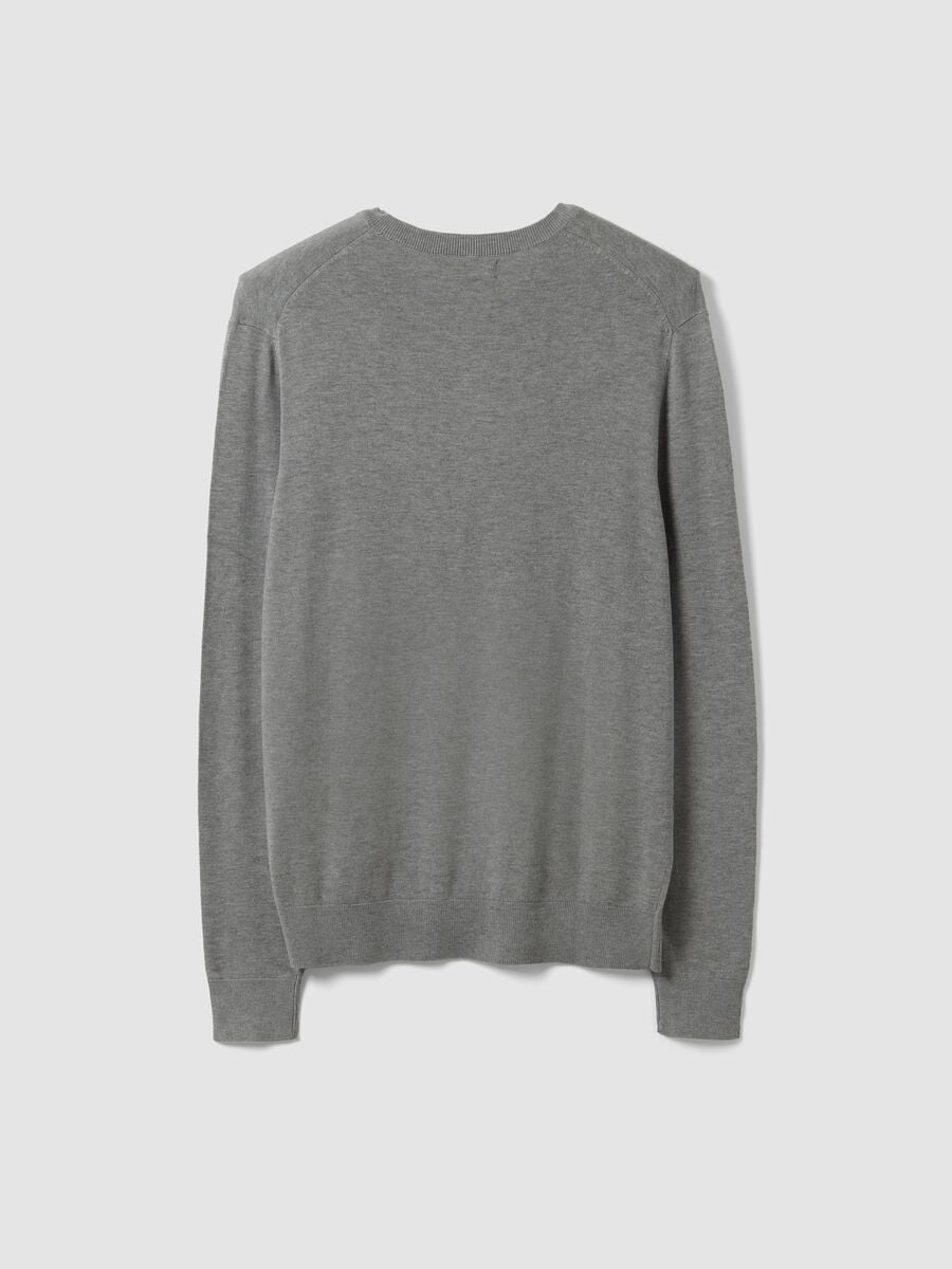Maglia grigia in misto viscosa con scollo a V regular fit_1