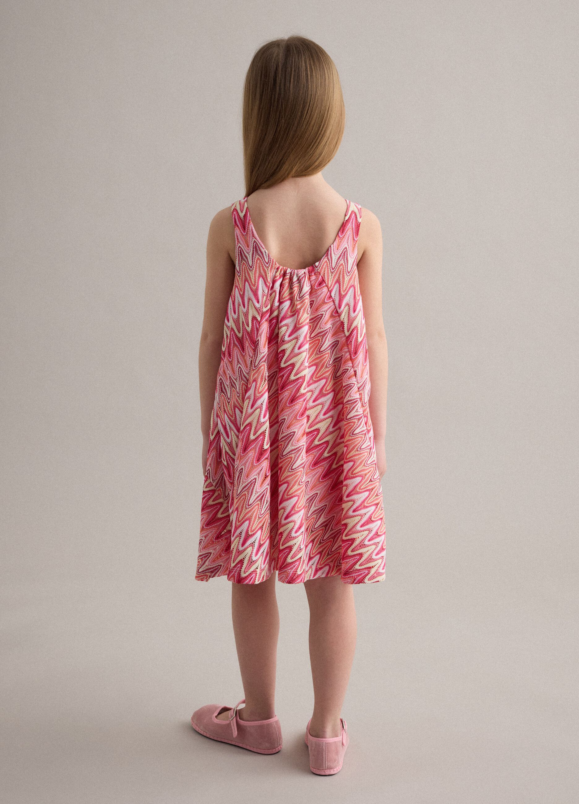 Pink sleeveless dress with wave print