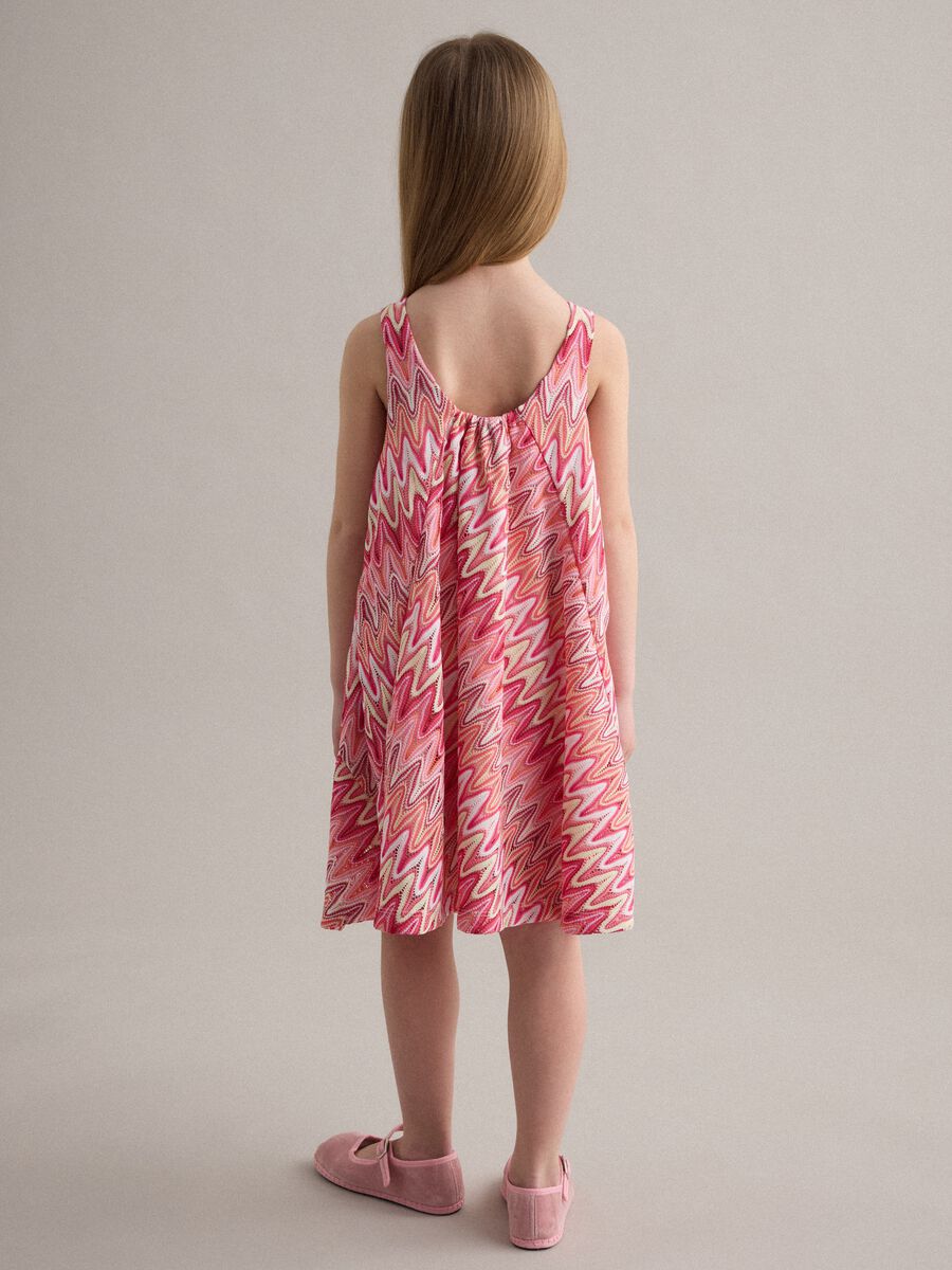 Pink sleeveless dress with wave print_2