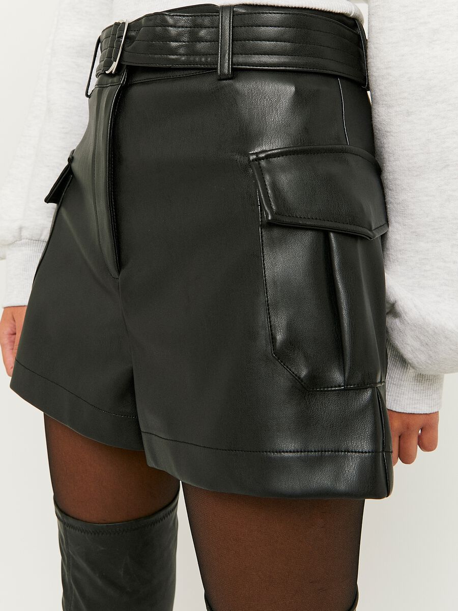 Cargo shorts with belt_1