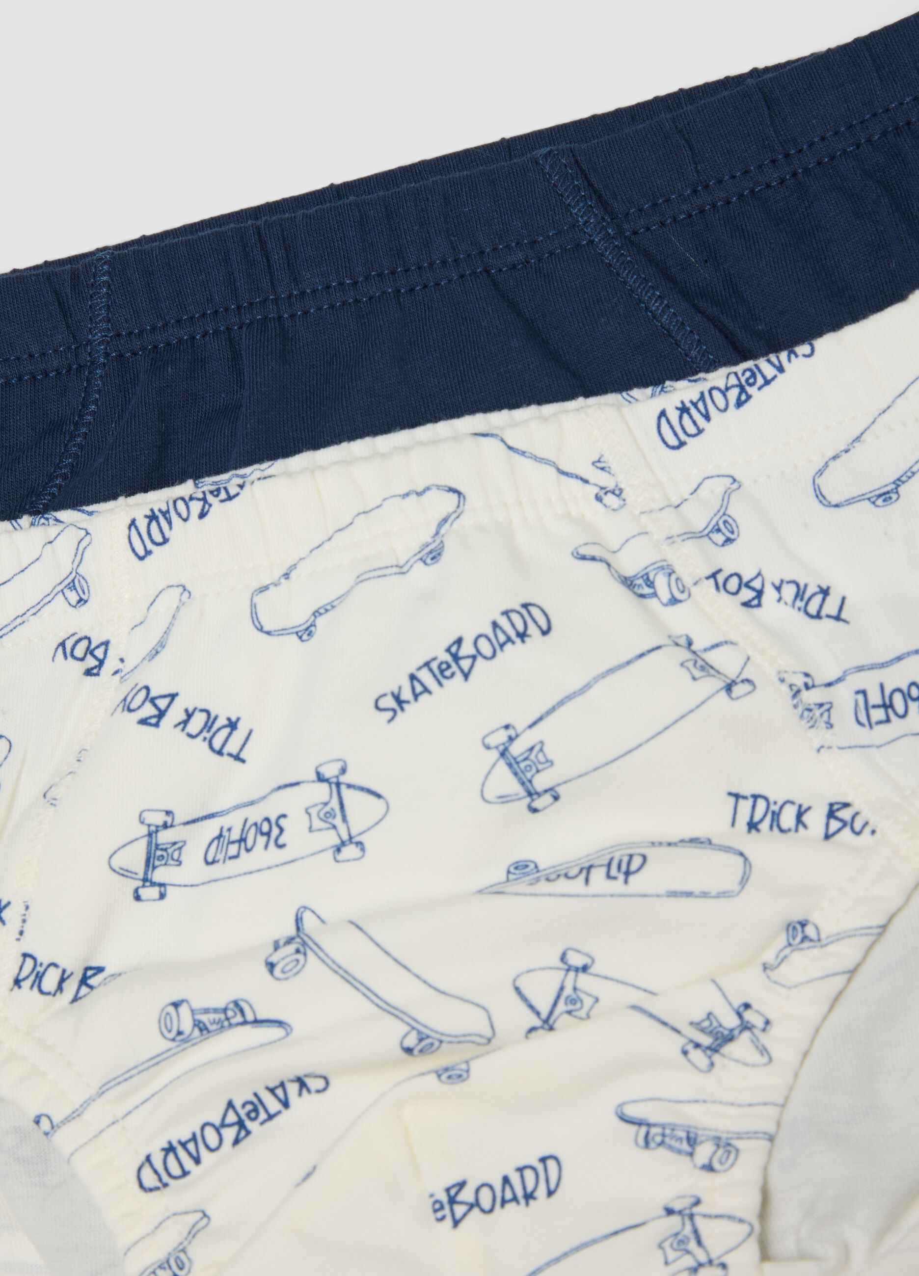Pack of five multicoloured briefs in pure organic cotton with skate print