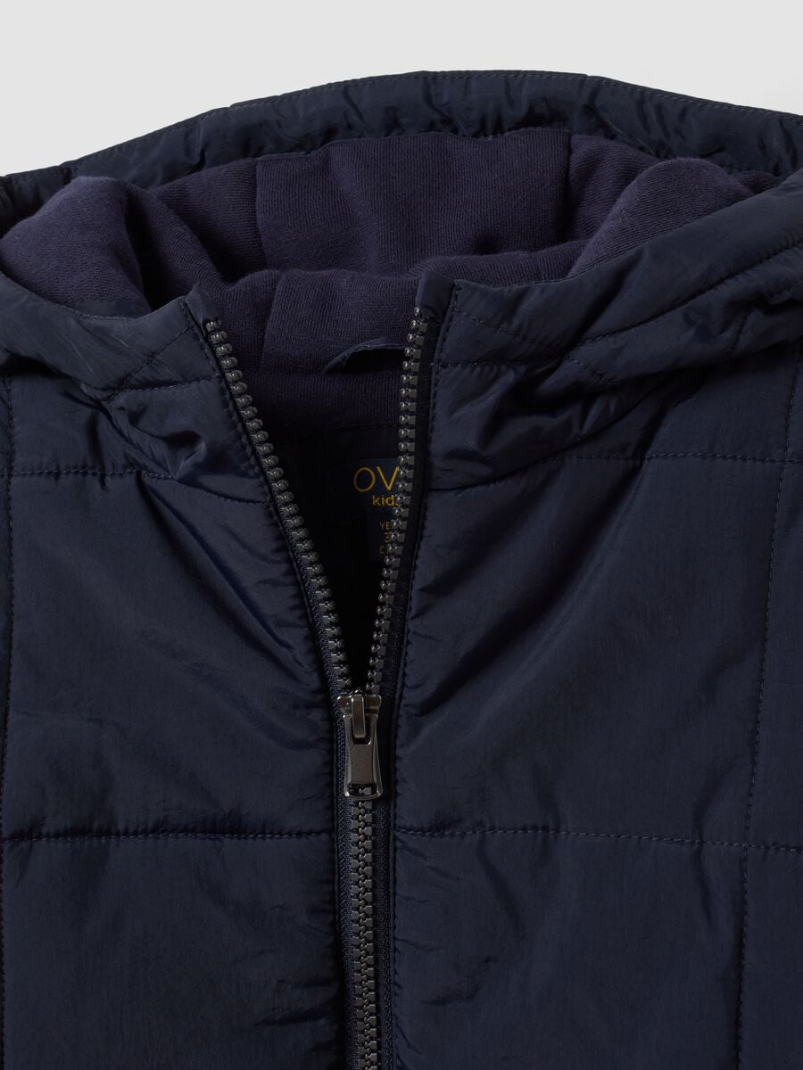 Giubbotto blu navy imbottito con cappuccio e zip per bambino_2