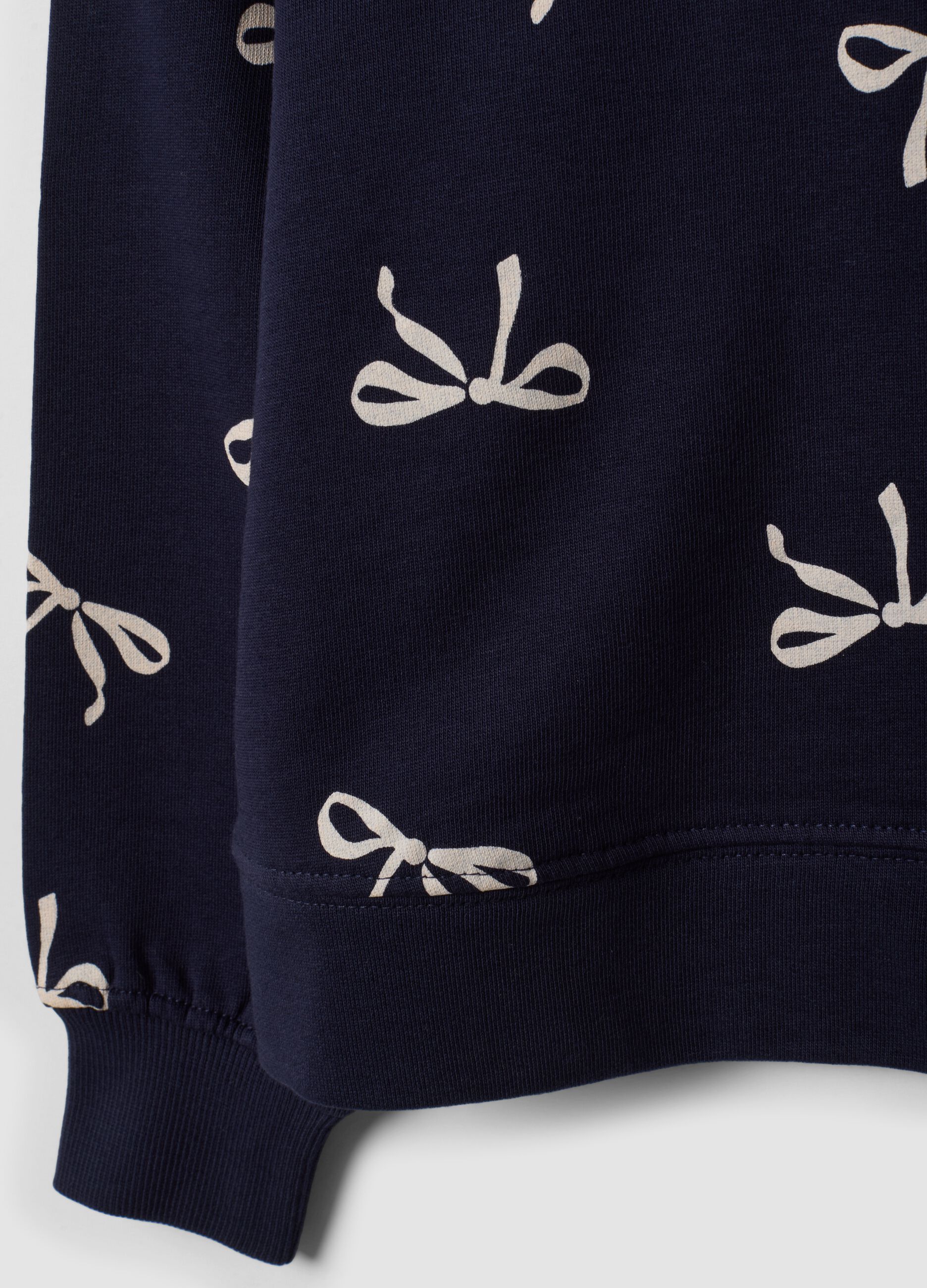 Felpa blu in puro cotone con stampa fiocchi e girocollo per bambina