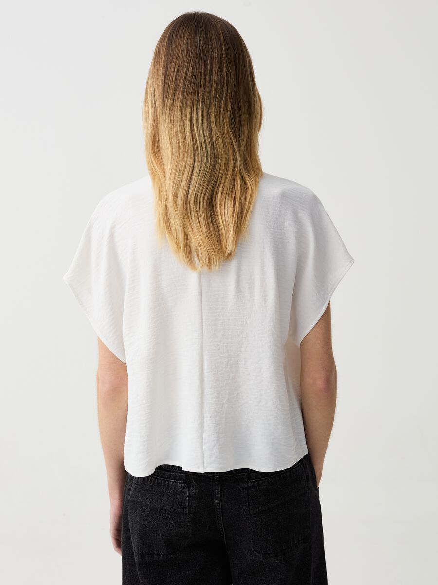 Crinkle-effect blouse with V neck_2