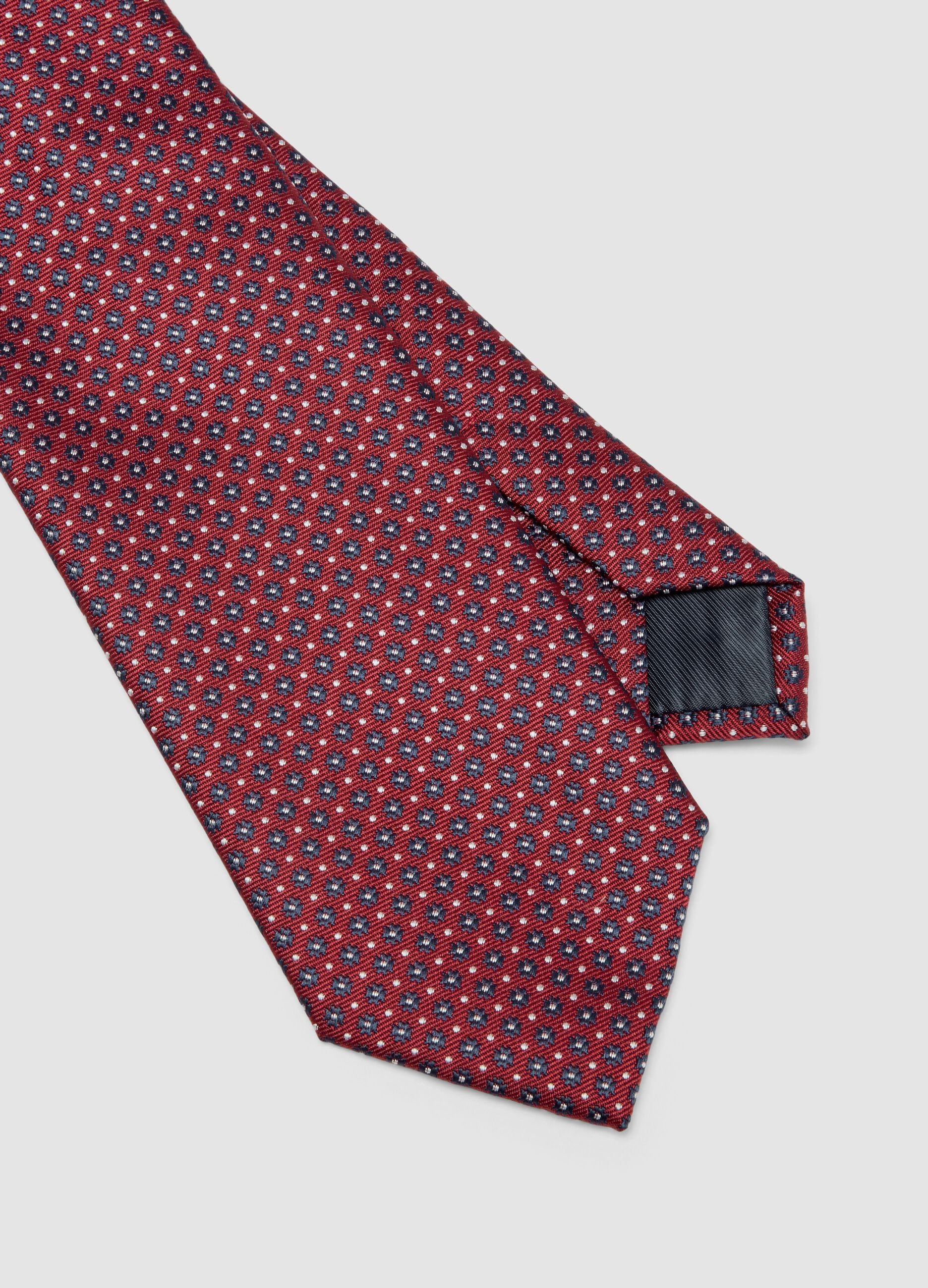 Red tie with micro-pattern, 7.5 cm blade