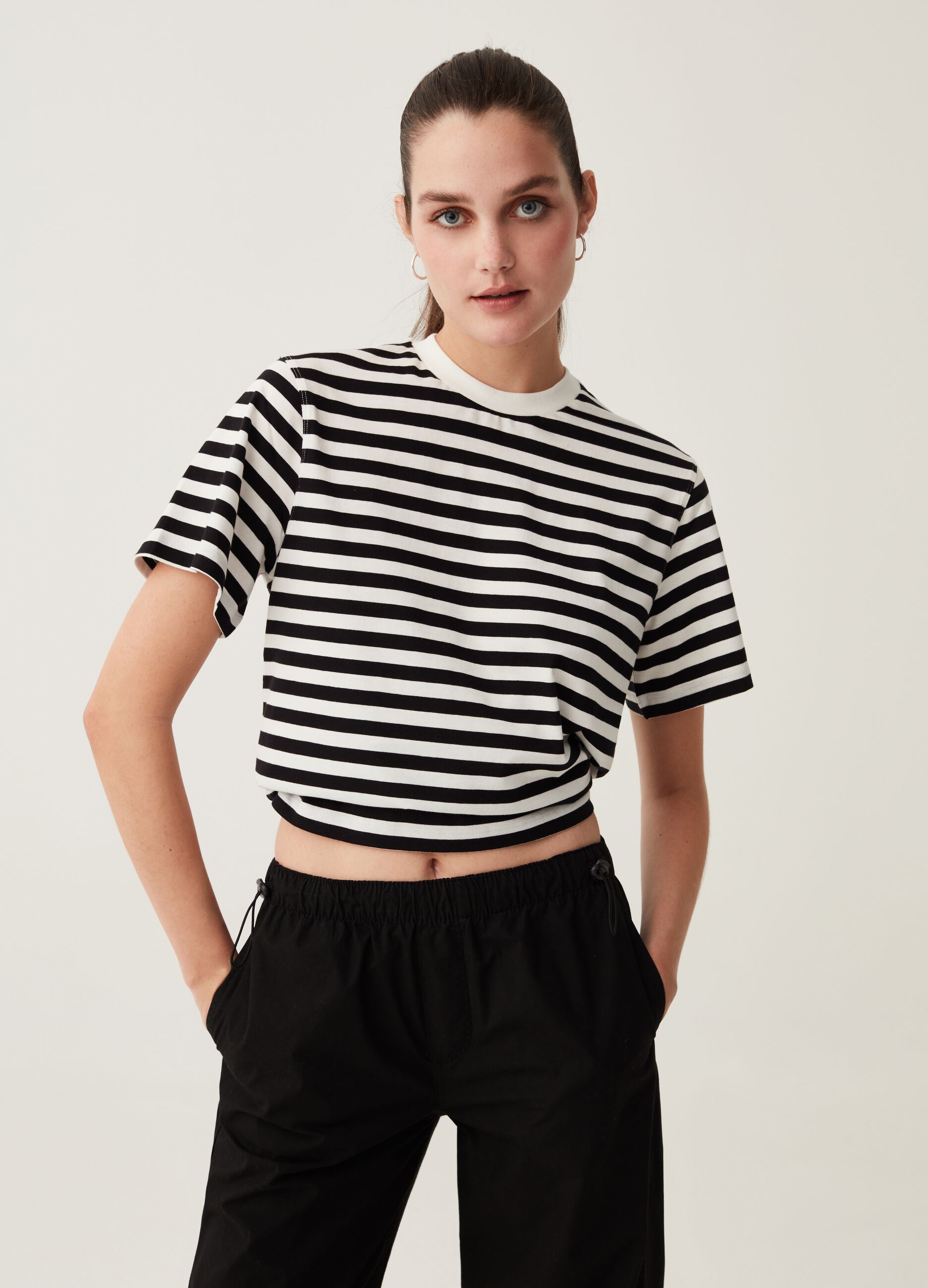 T-shirt in cotone con scollo rotondo_0