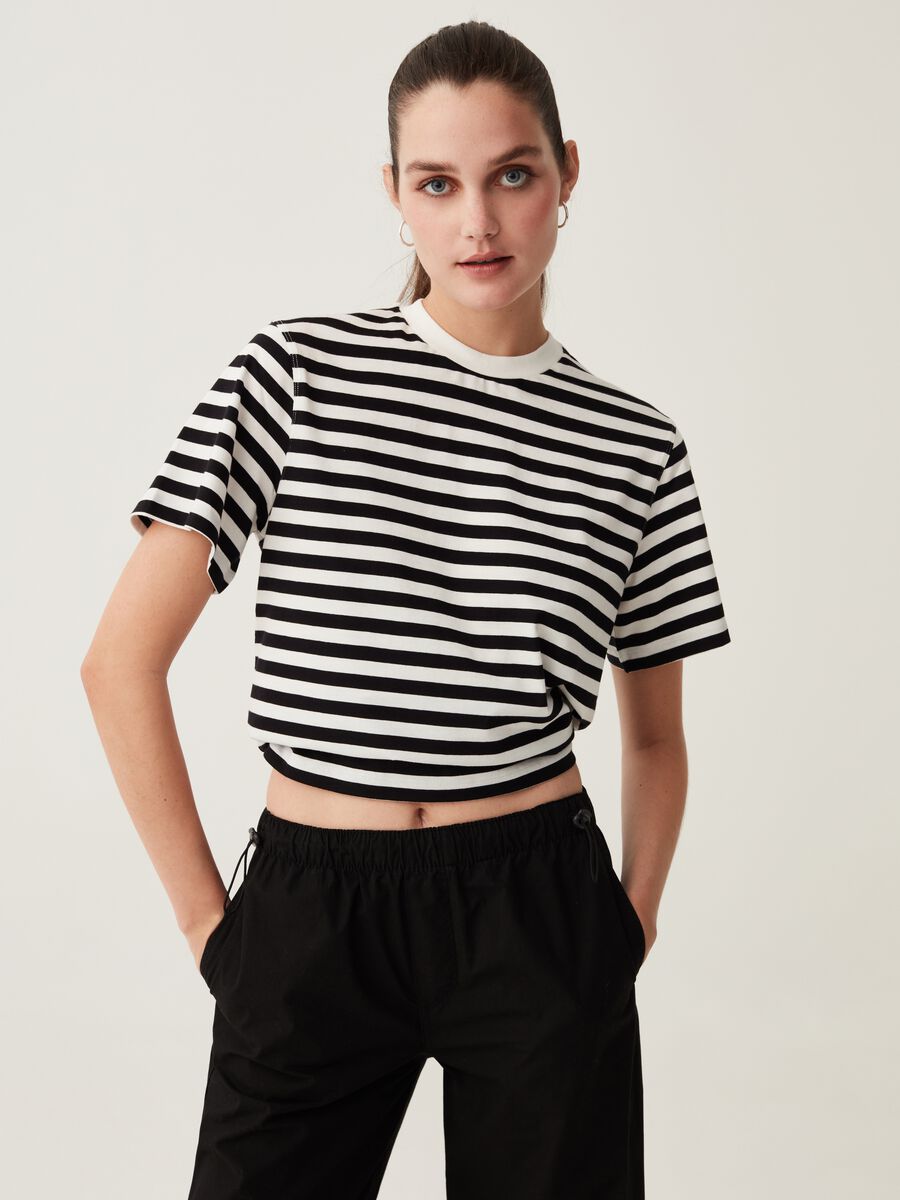 T-shirt in cotone con scollo rotondo_0