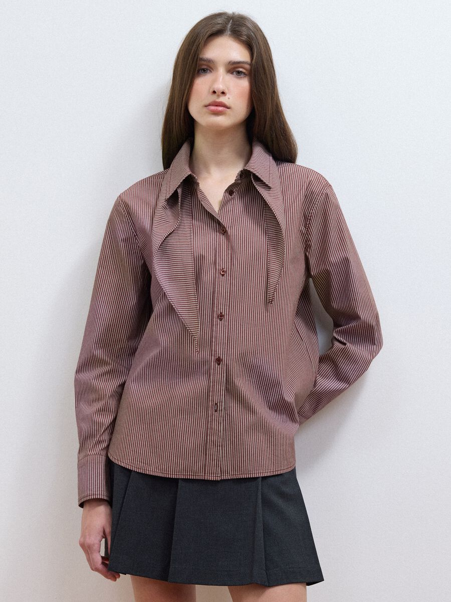 Camicia multicolor in cotone elasticizzato con collo foulard_1