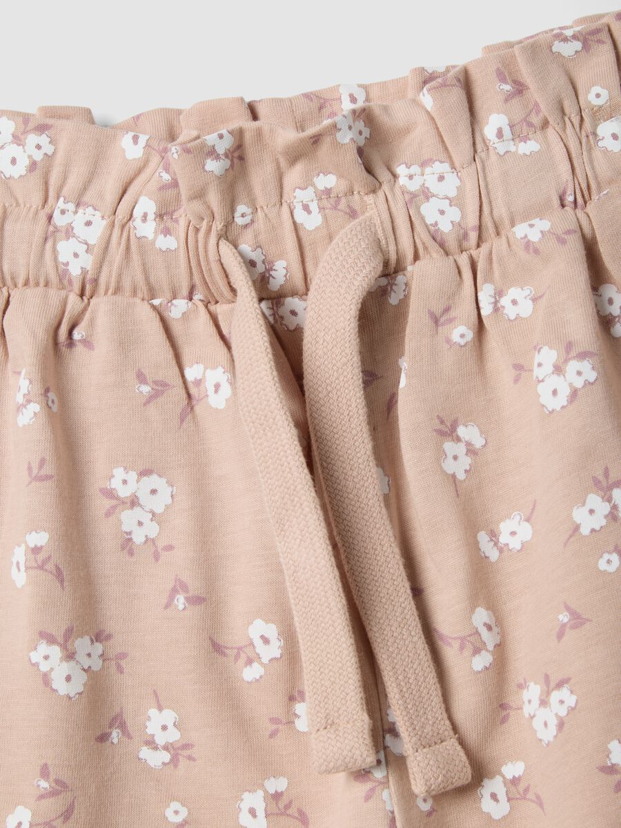 Girls' beige pure cotton shorts with floral print_3
