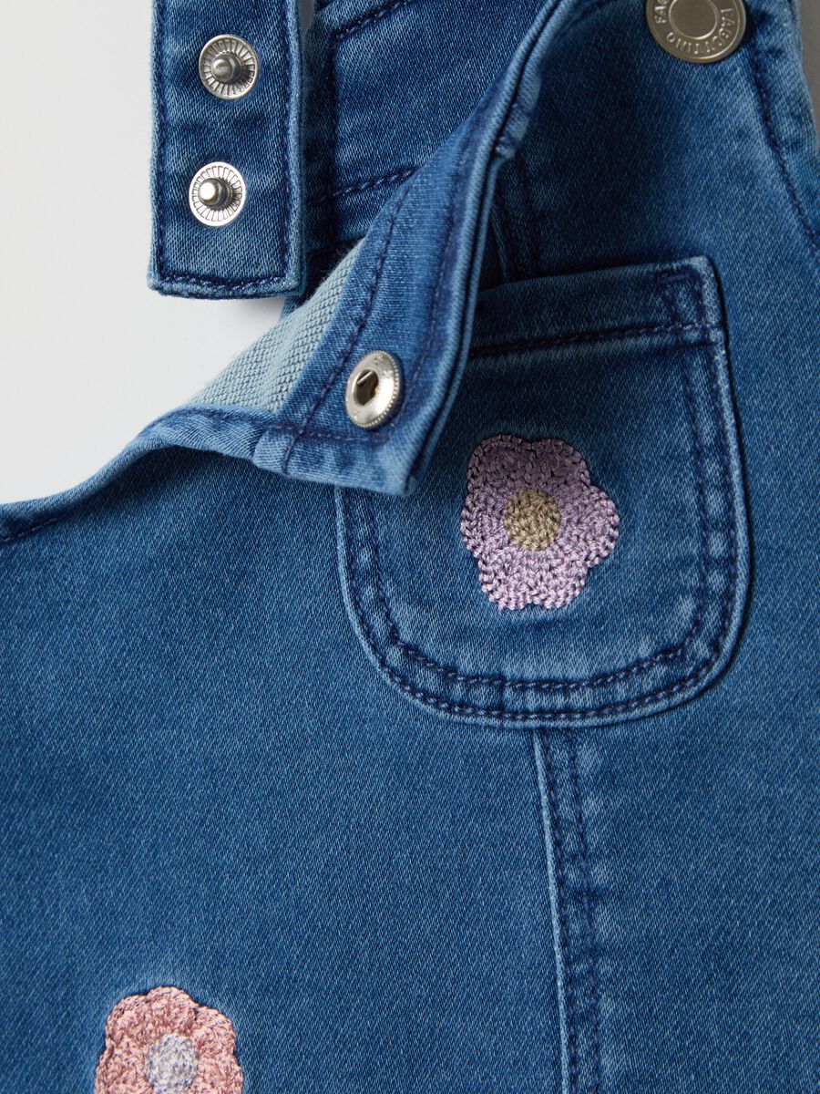 Denim pinafore with flowers embroidery_2