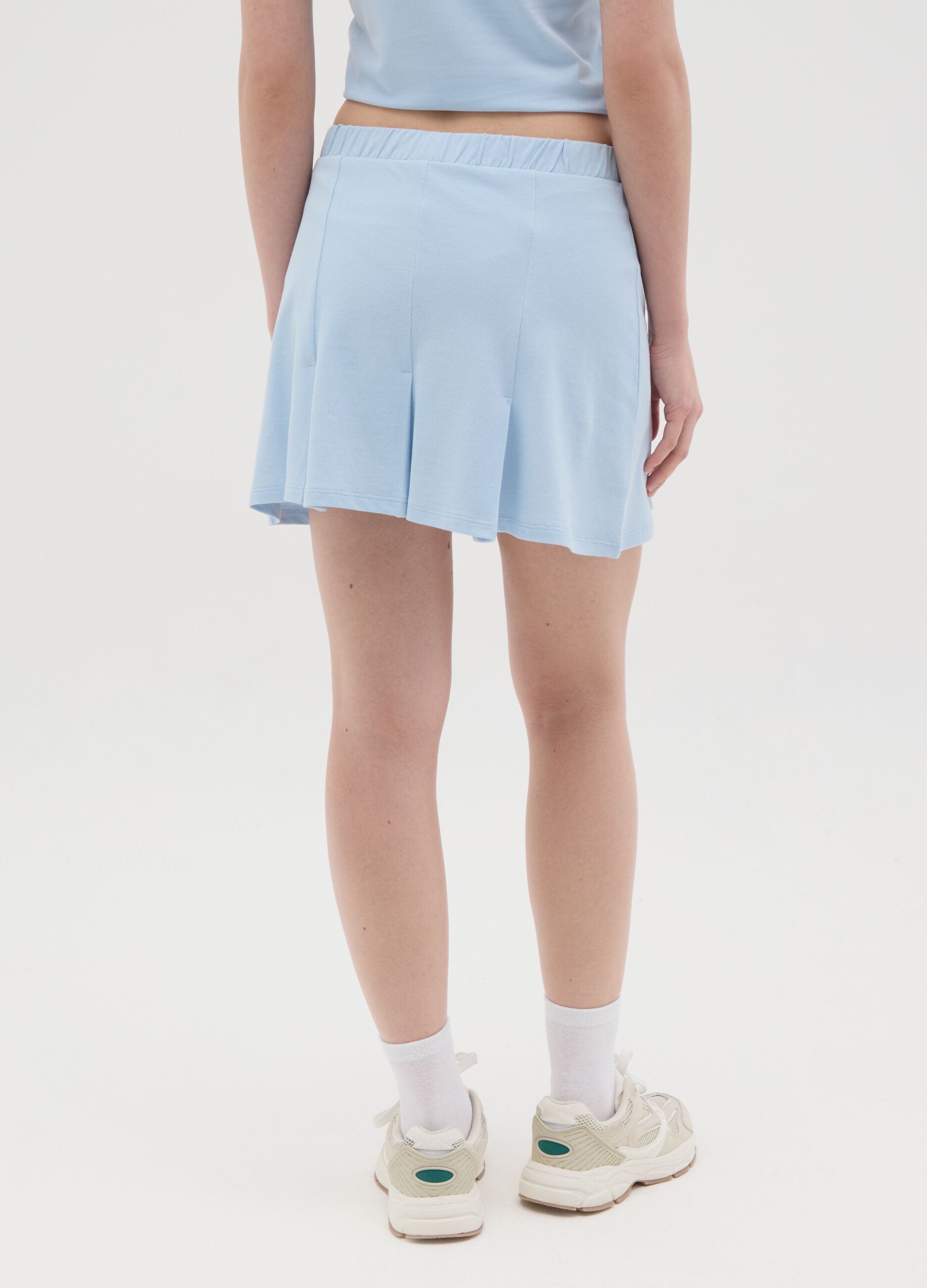 Gonna corta da donna in puro cotone azzurra regular fit con pieghe