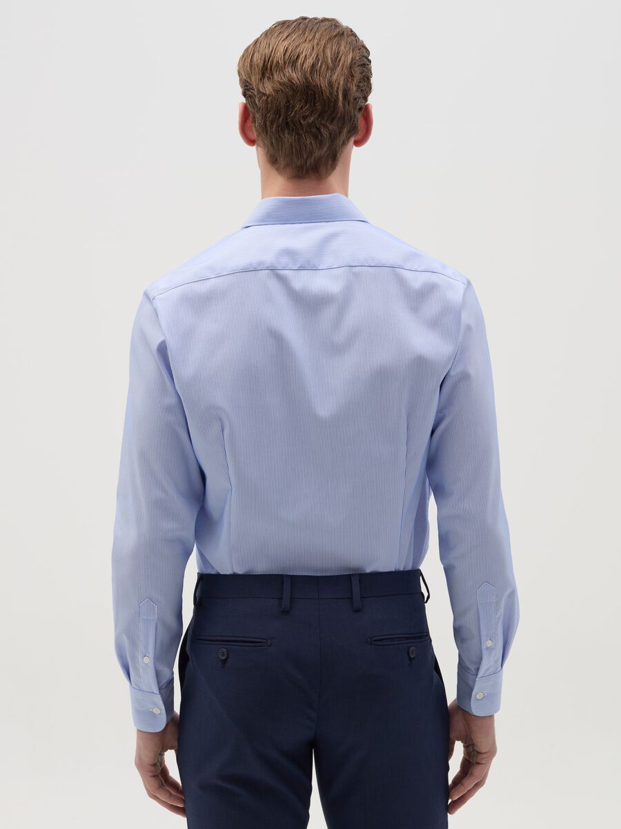 Slim-fit no-iron shirt with thin stripes_1