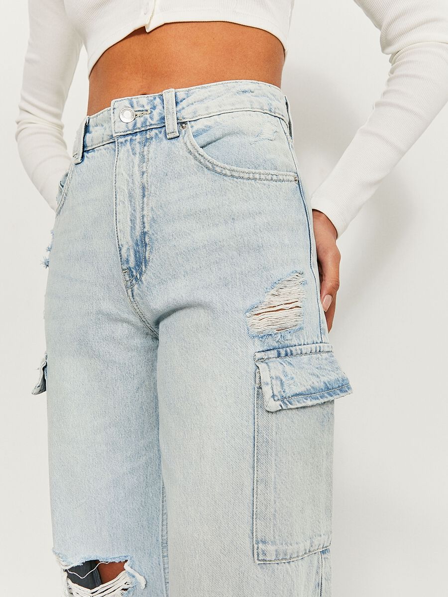 Jeans cargo wide leg con strappi_3