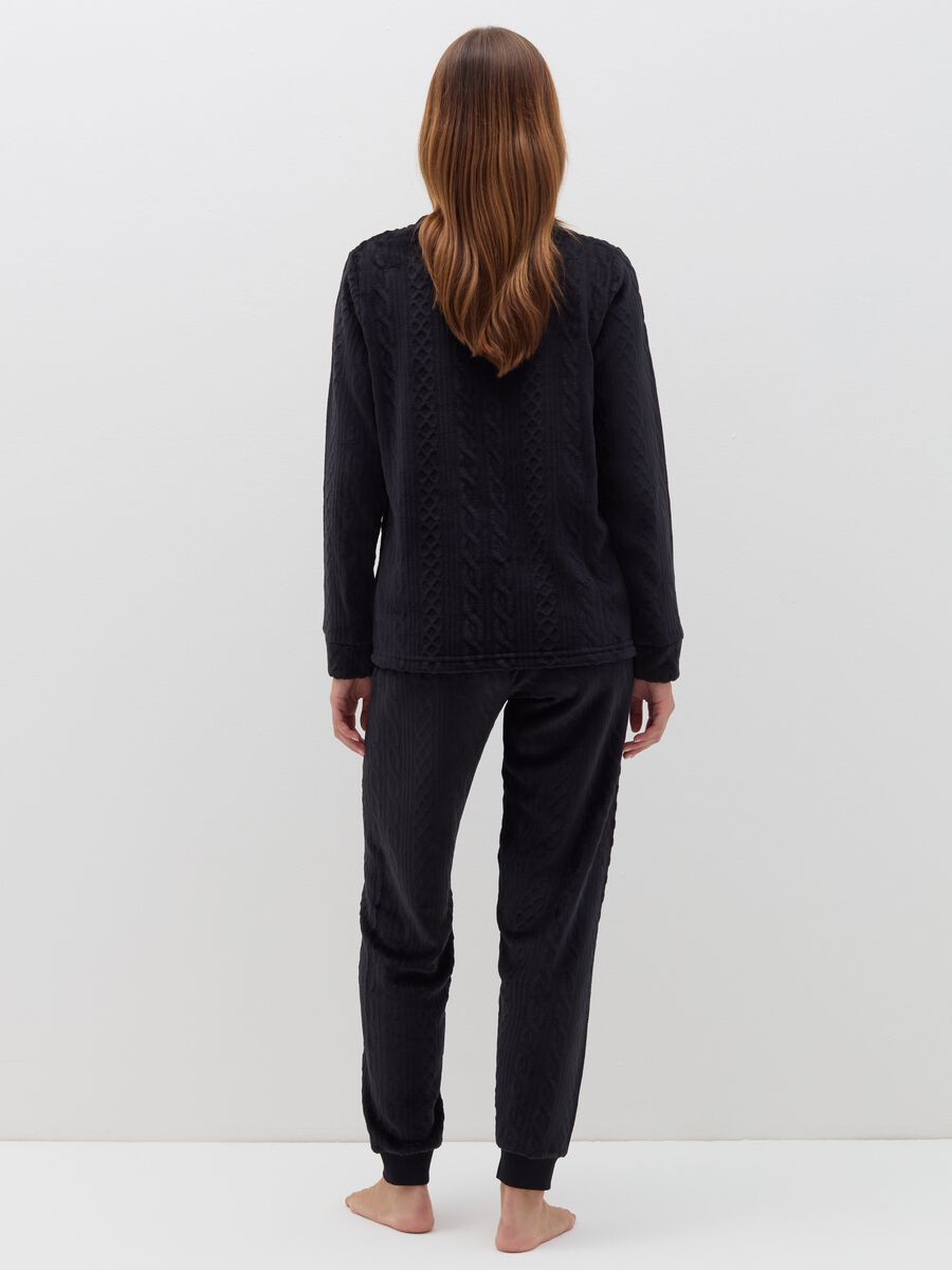 Long velour pyjamas with cable-knit motif_2