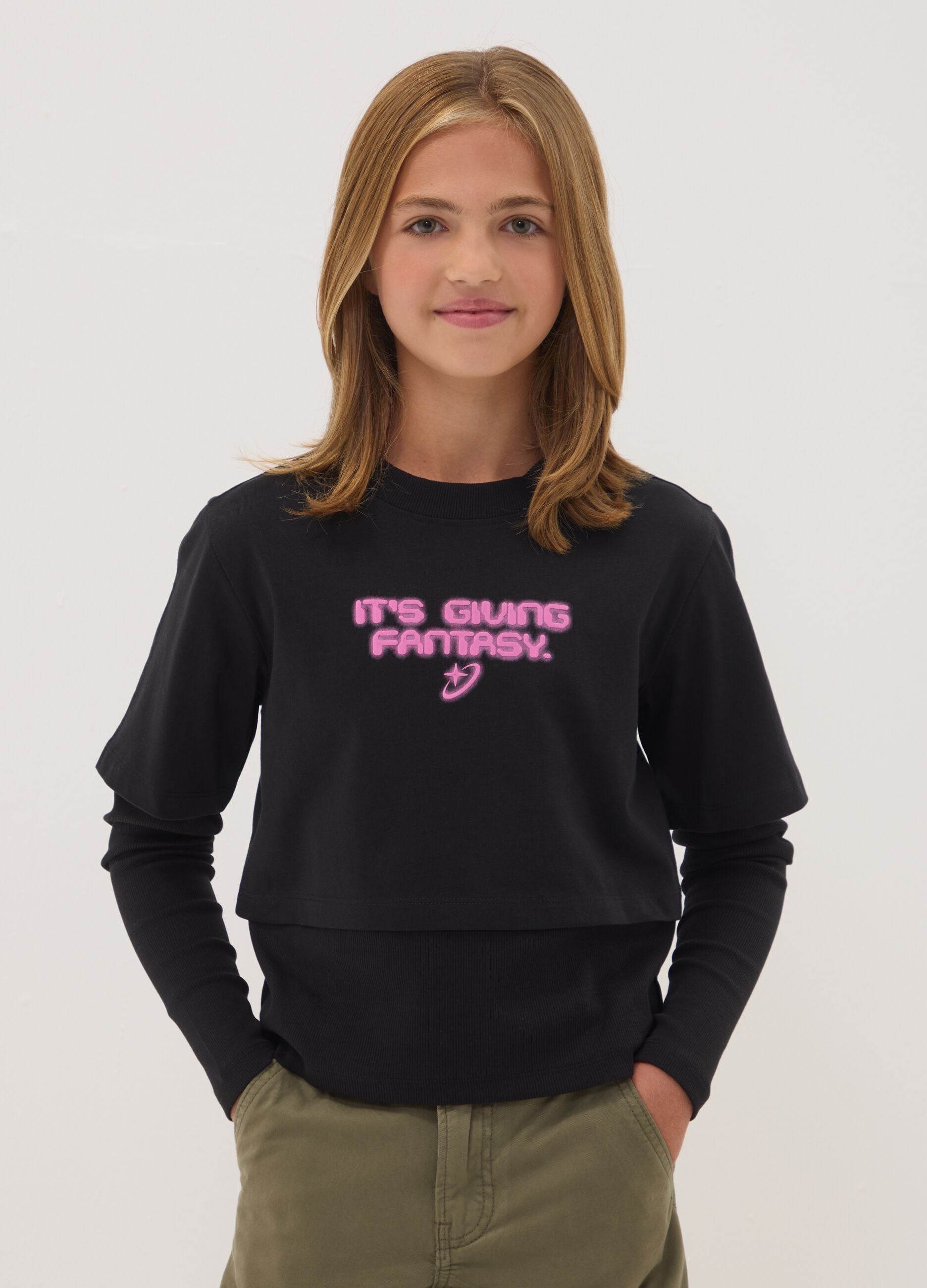 Black pure cotton T-shirt with ribbed crew neck and boxy fit print