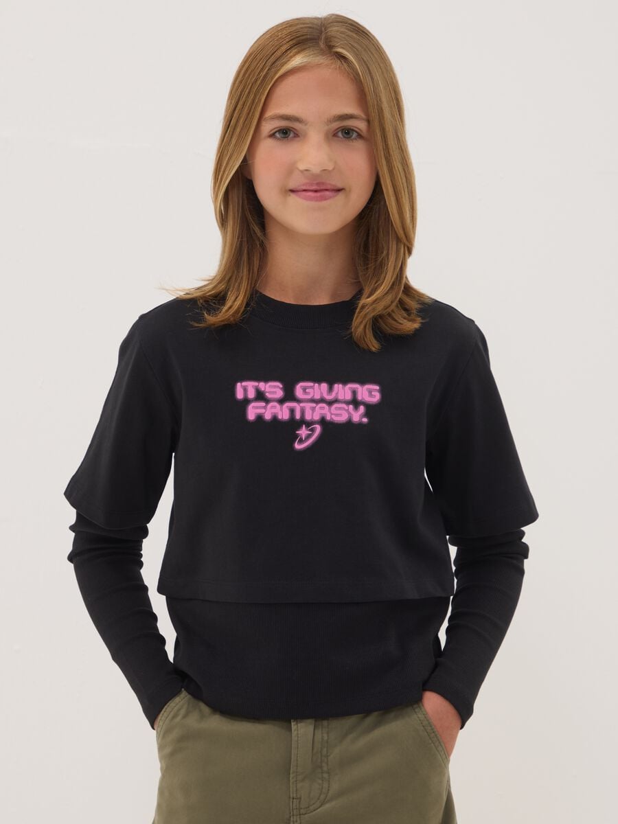 T-shirt nera in puro cotone con collo a costine e stampa boxy fit_0