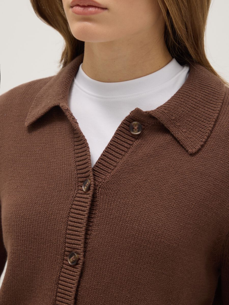 Cardigan marrone con collo polo in puro cotone regular fit_3
