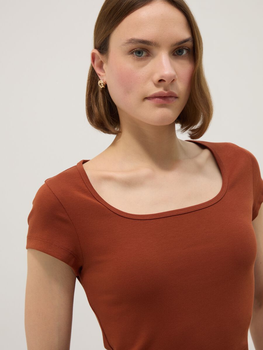 Orange fitted stretch-cotton T-shirt with square neckline_3