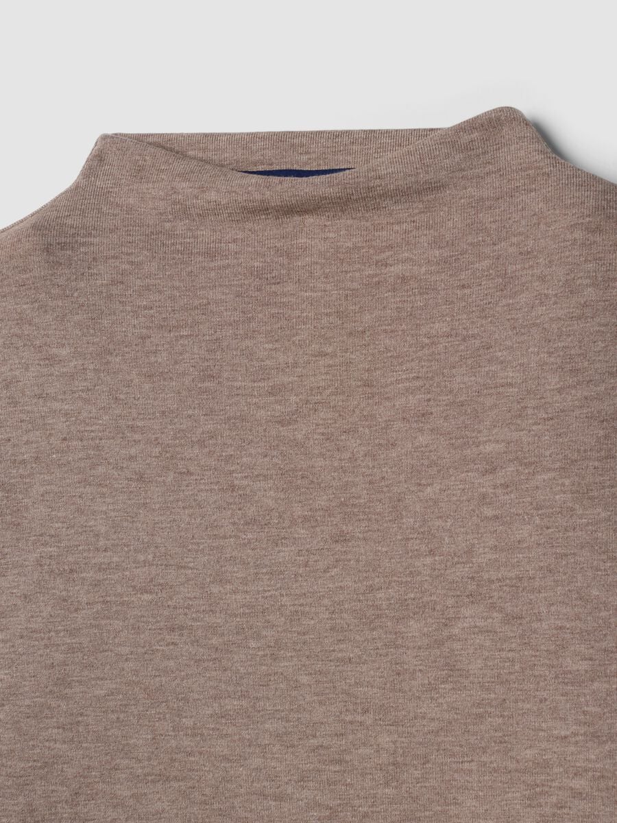 T-shirt beige in viscosa elasticizzata con girocollo_5