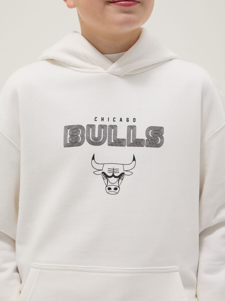 White cotton-blend kids' sweatshirt regular fit with Bulls print_2