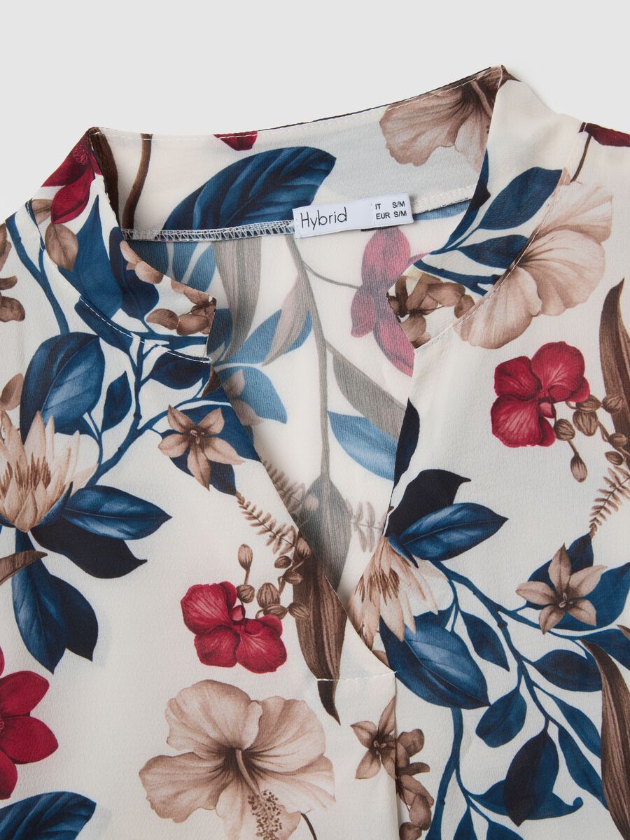 Multicolour Regular Fit Blouse with Flowers_5