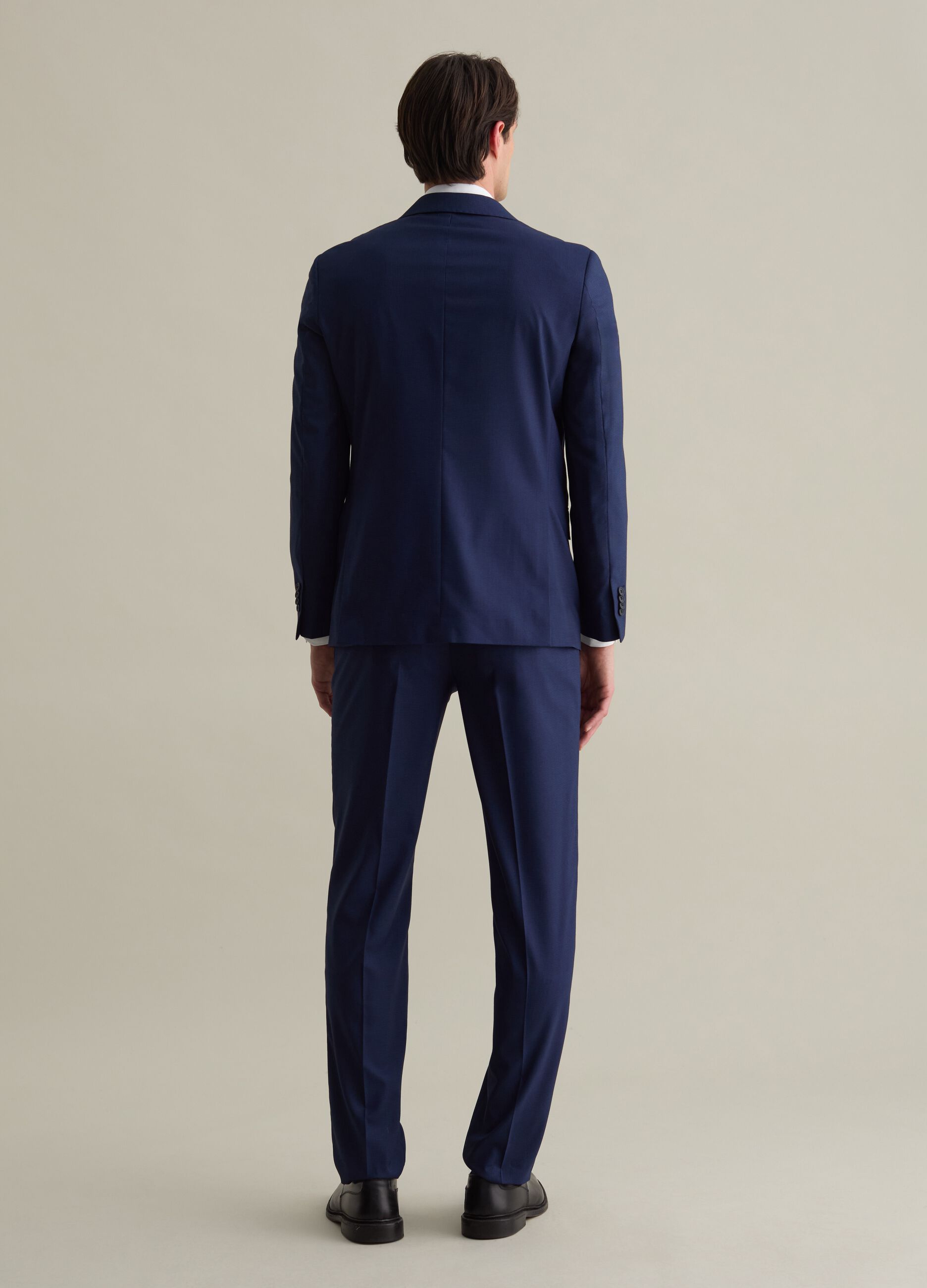 Outfit with micro patterned weave
