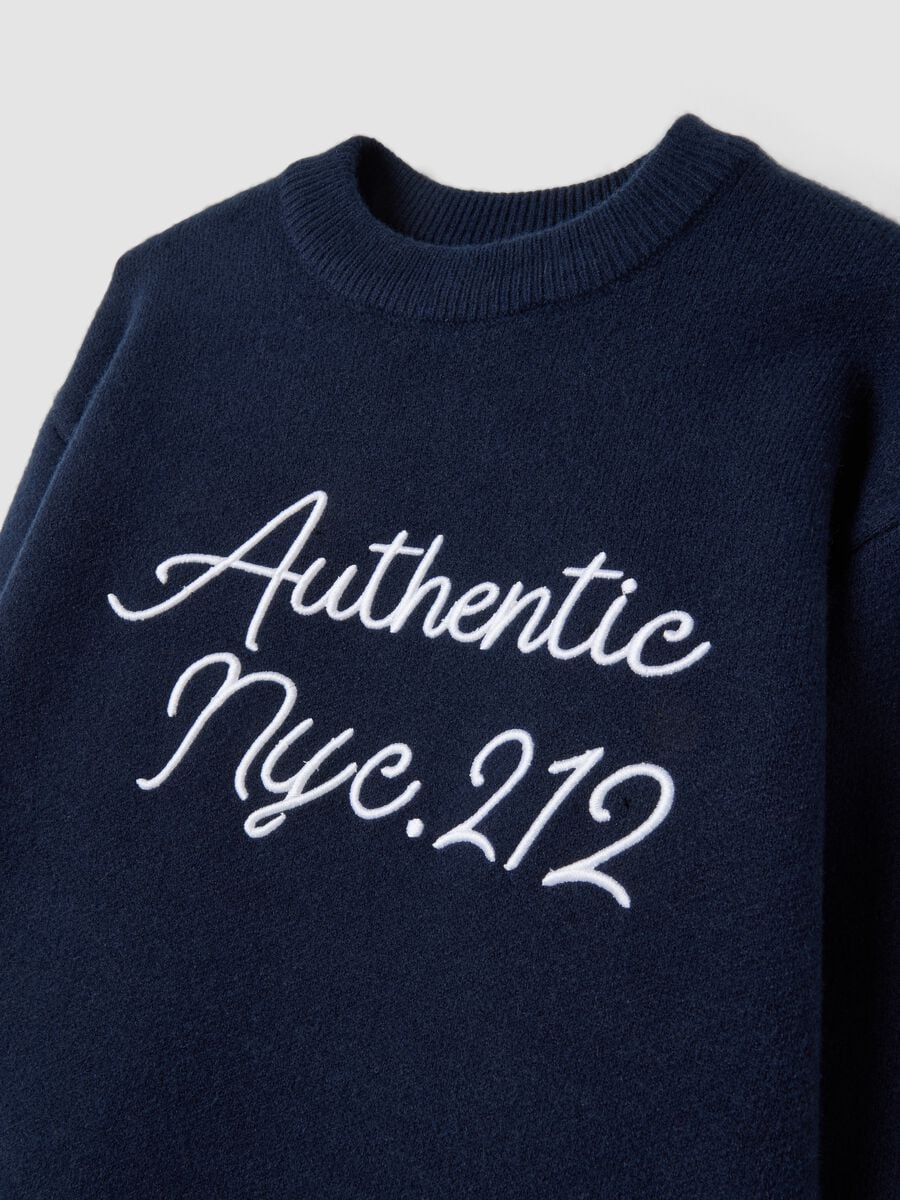 Navy blue crew-neck jumper with embroidered lettering_2