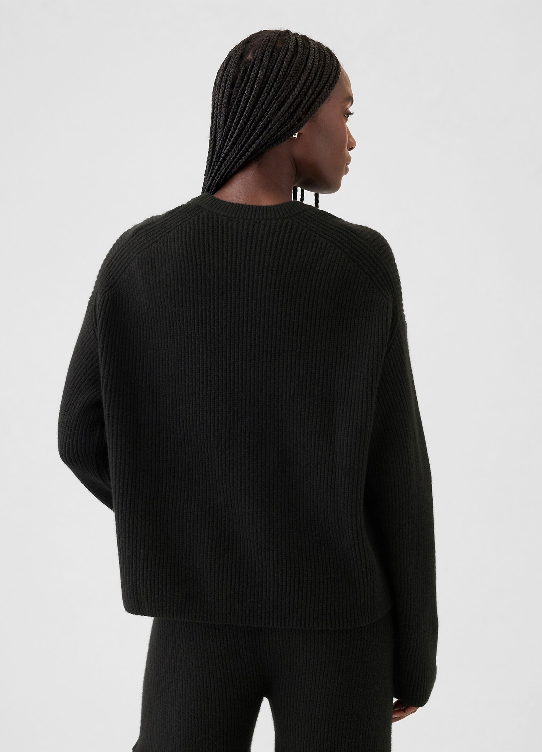 Pullover with ribbed design