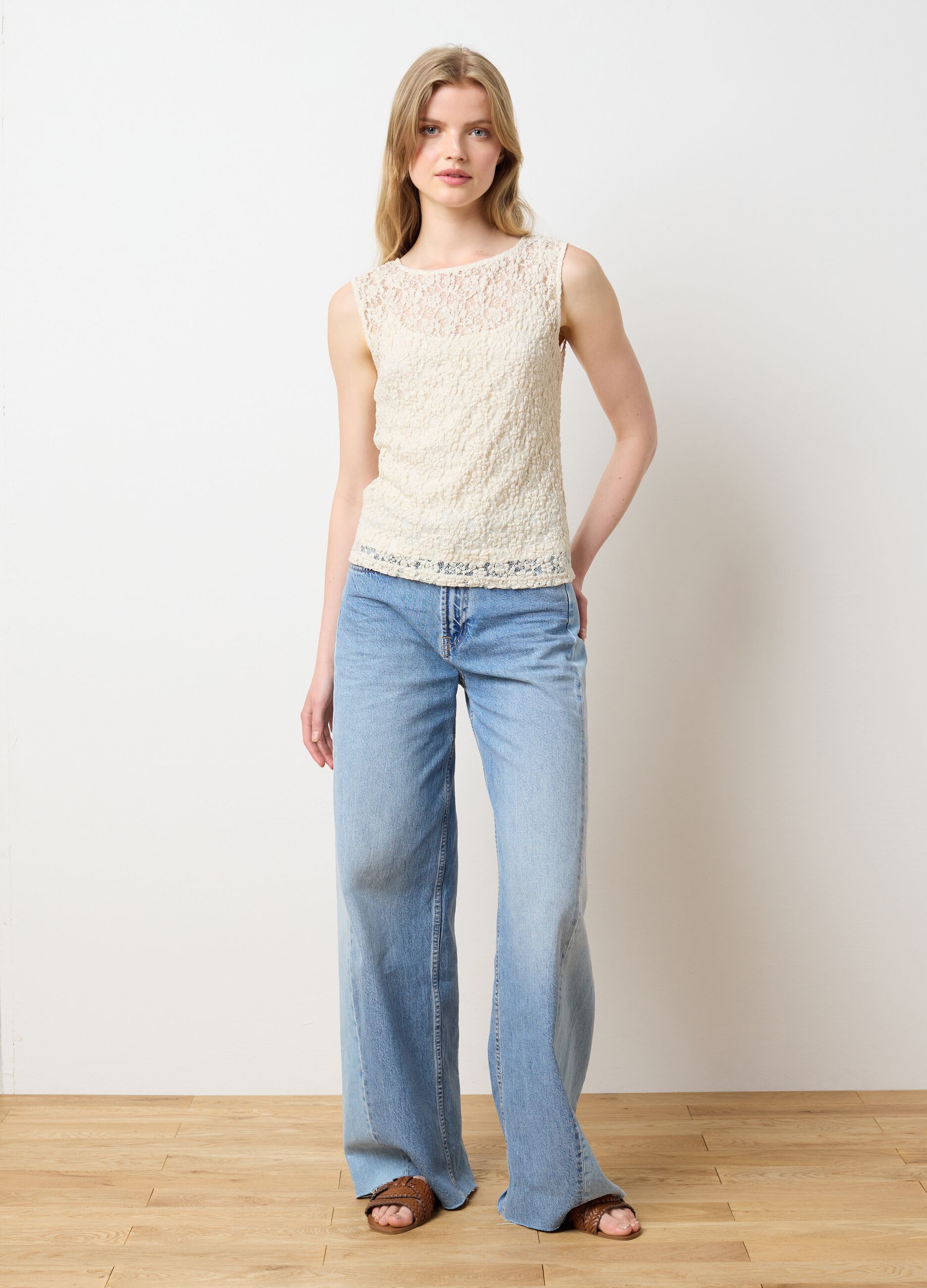 Top da donna in pizzo bianco fitted