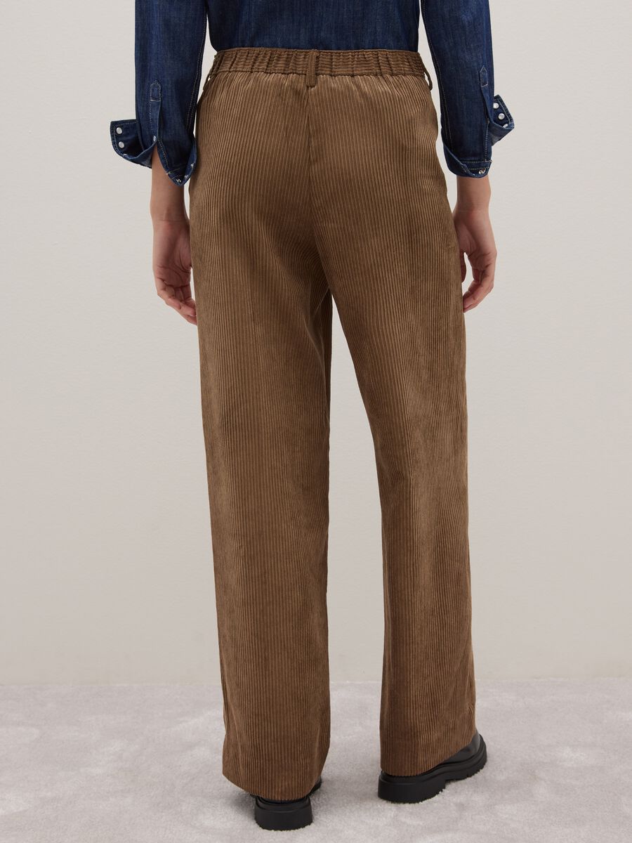 Brown regular fit textured stretch fabric trousers_2