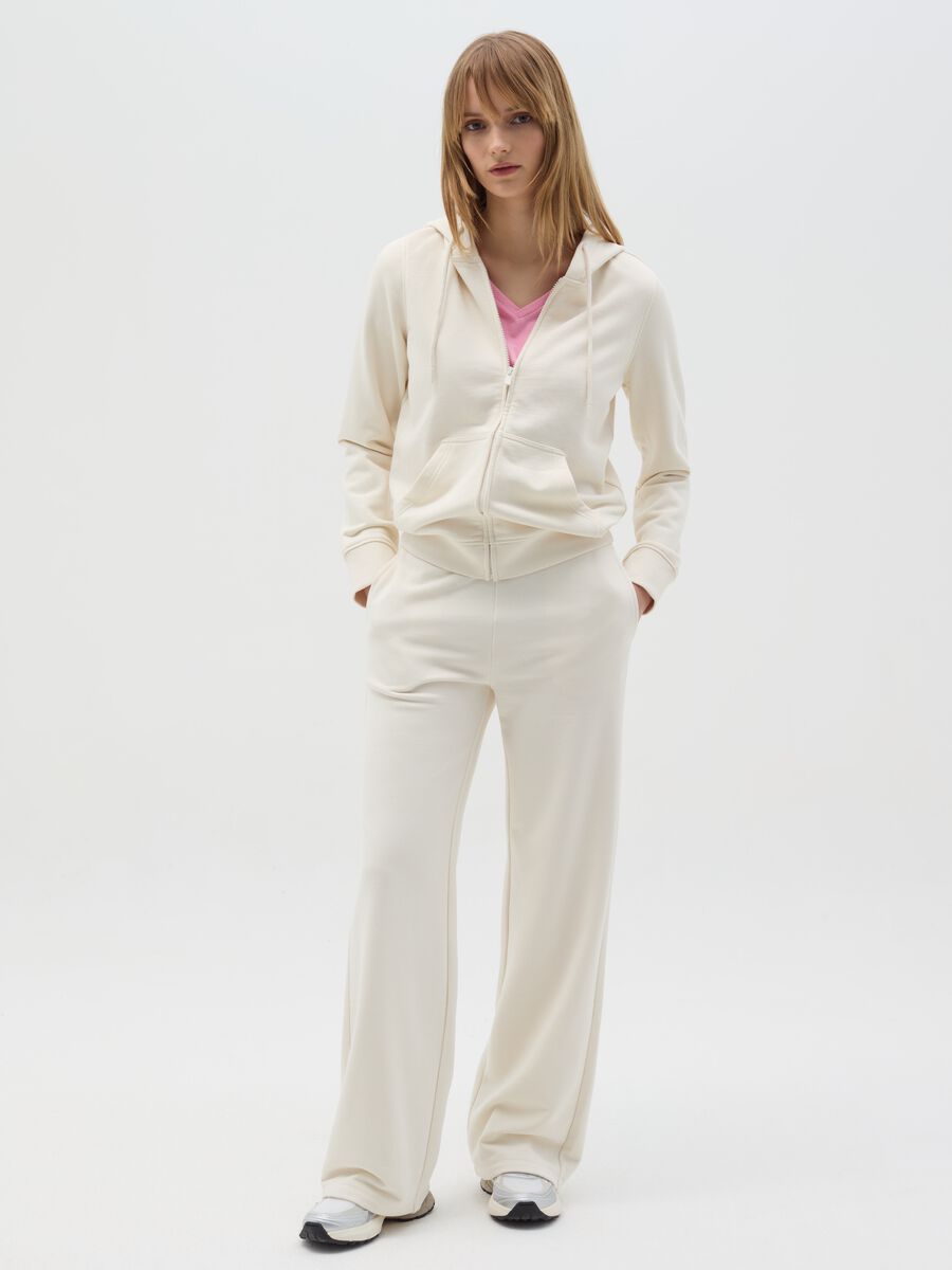 Essential full-zip sweatshirt with hood_1