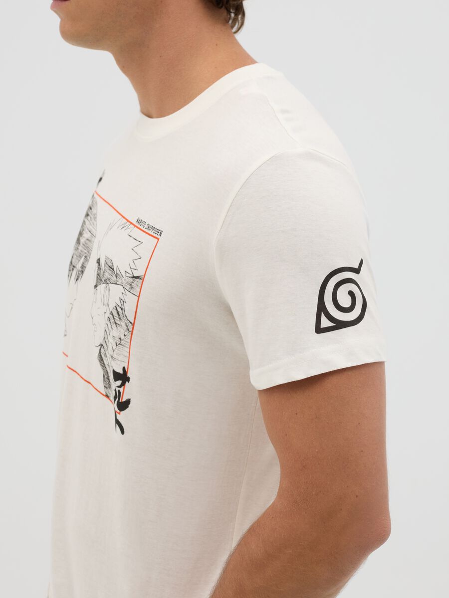 White T-shirt with Naruto print_3