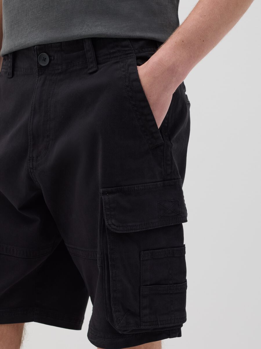 Black Bermuda shorts in stretch cotton_3