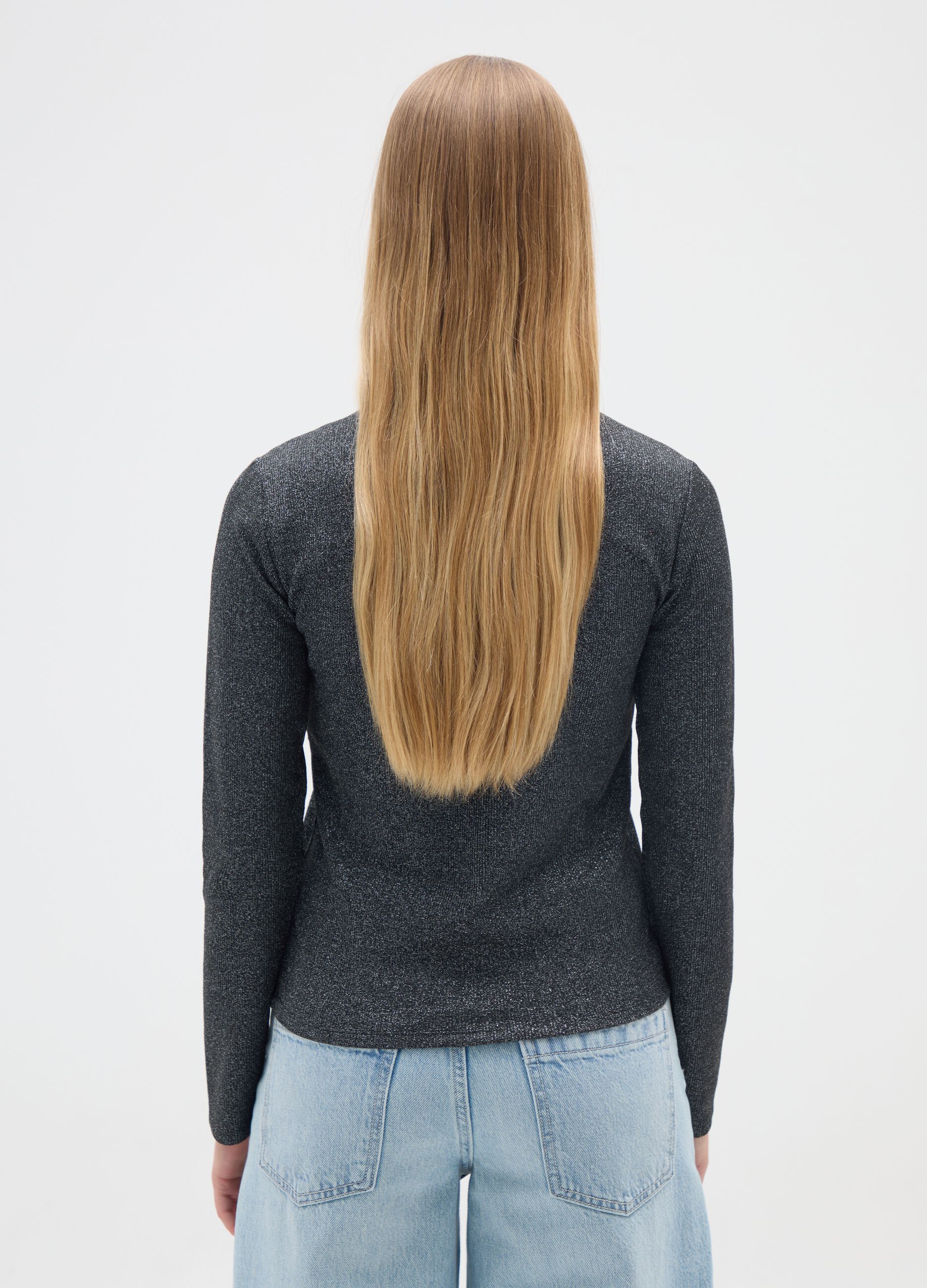 Grey long-sleeve shirt