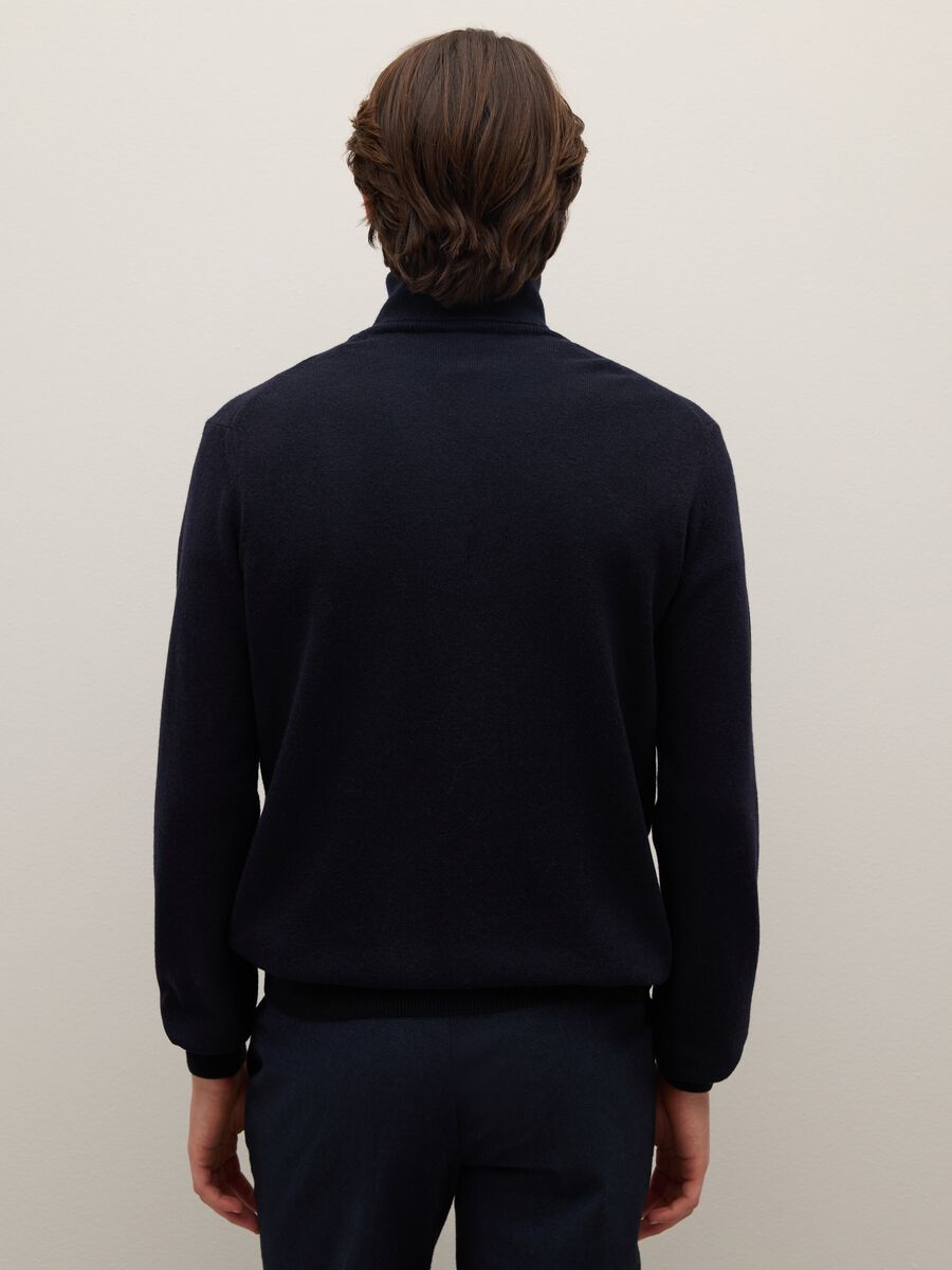Blue turtleneck sweater in pure lambswool regular fit_2